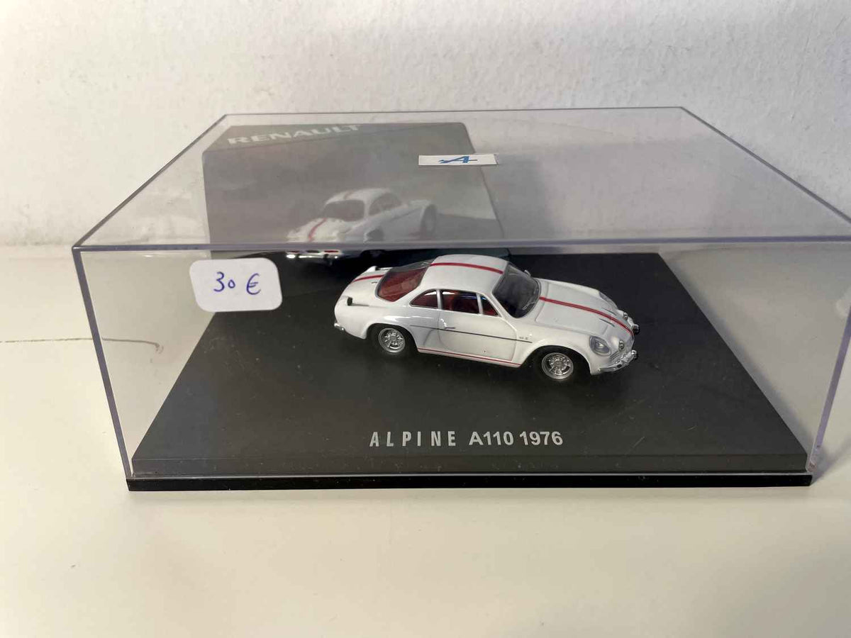 Renault Alpine A110 blanche avec bandes rouges de 1976 (coffret boite rectangle) - Ixo