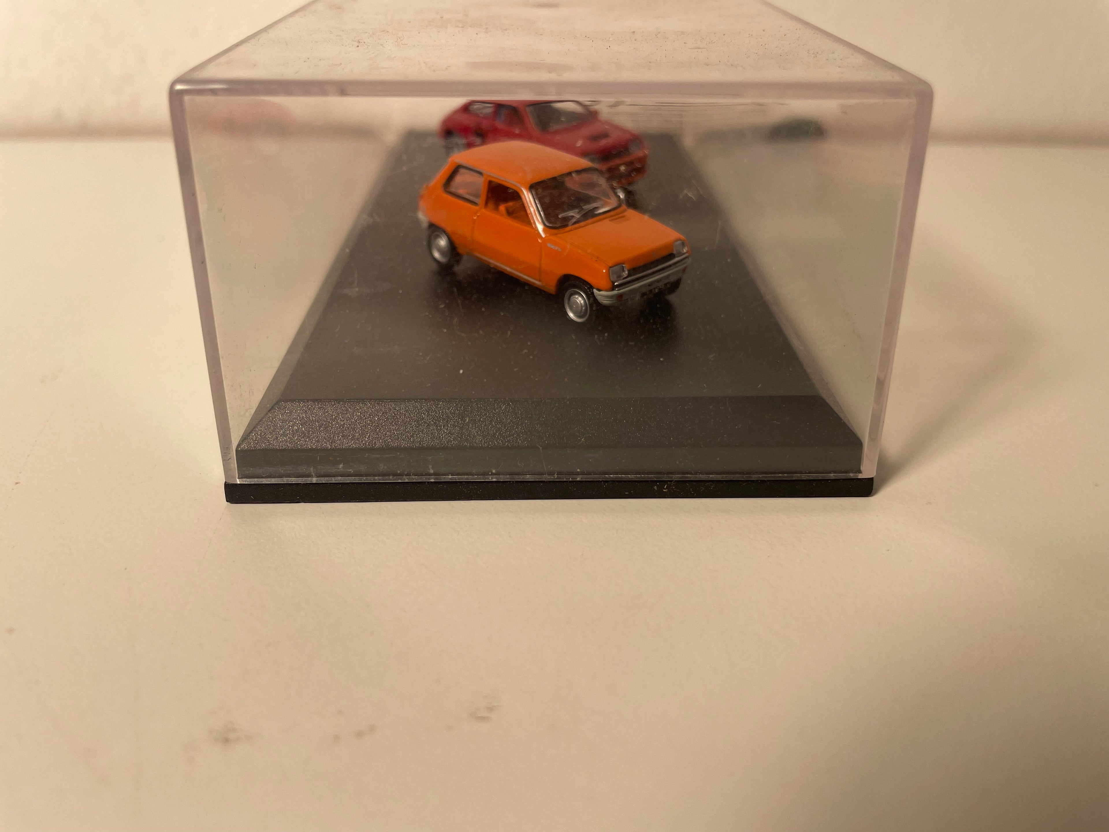 Renault 5 TL orange de 1972 + Renault 5 Turbo rouge de 1980 (Echelle HO)
