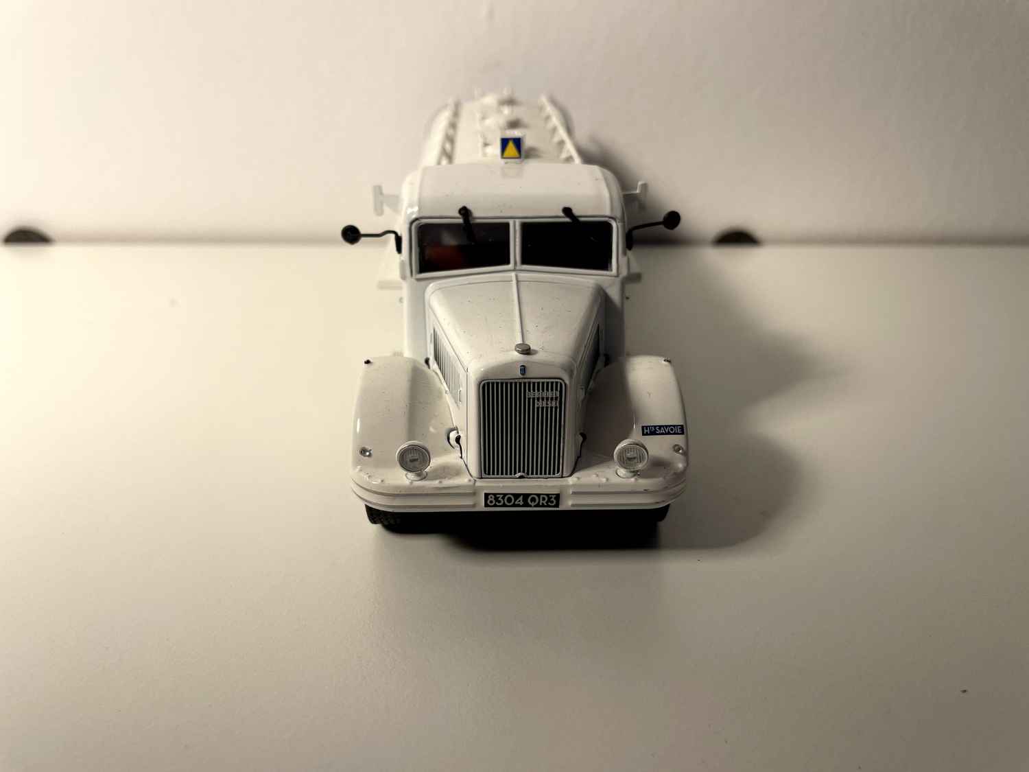 Cysterna kamiona Berliet GDR 7W biała cysterna mleka Mont-Blanc - Kolekcja Hachette