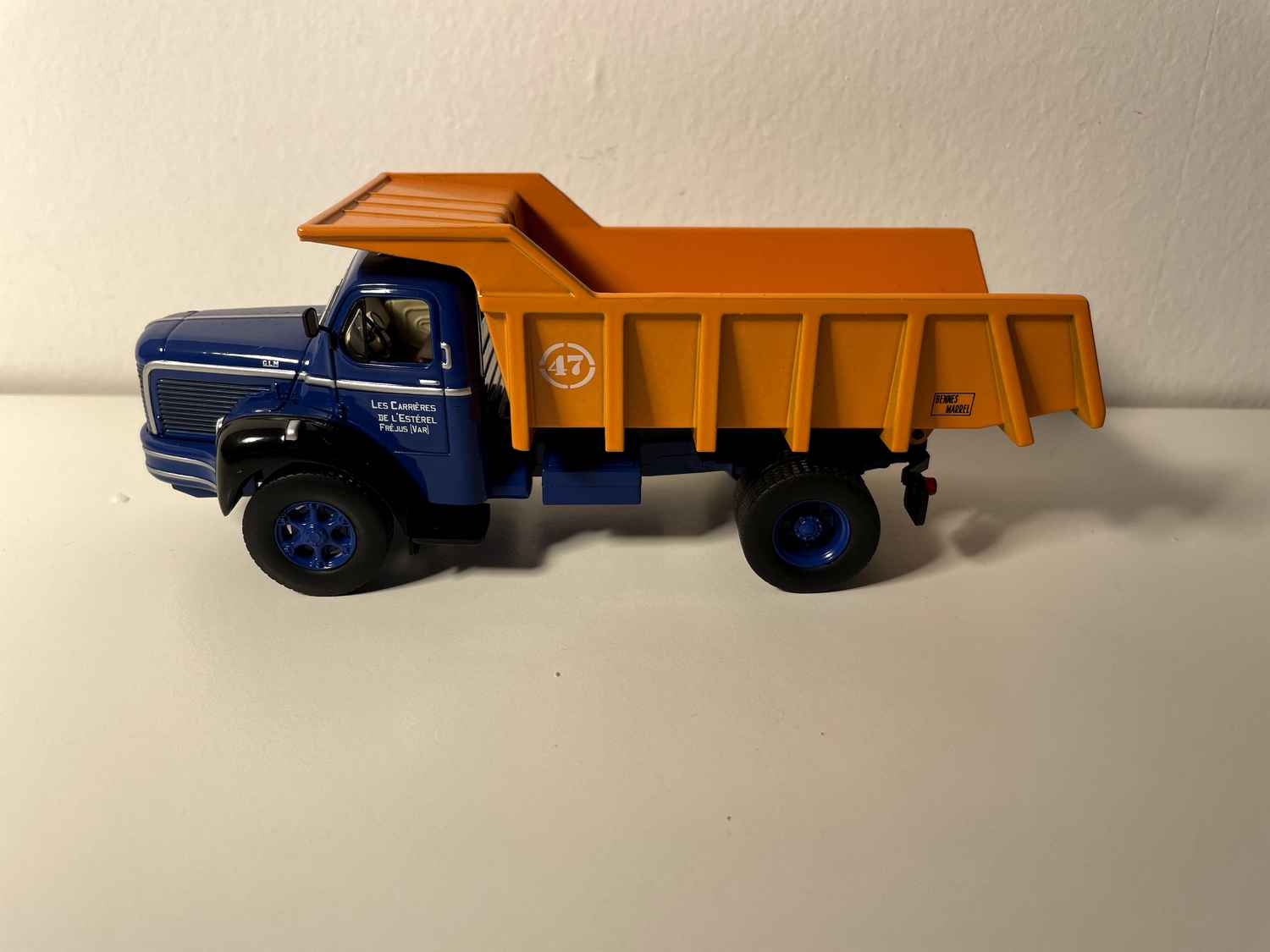 Camion benne Berliet GLM 10 benne carrière Marel - Sammlung Hachette