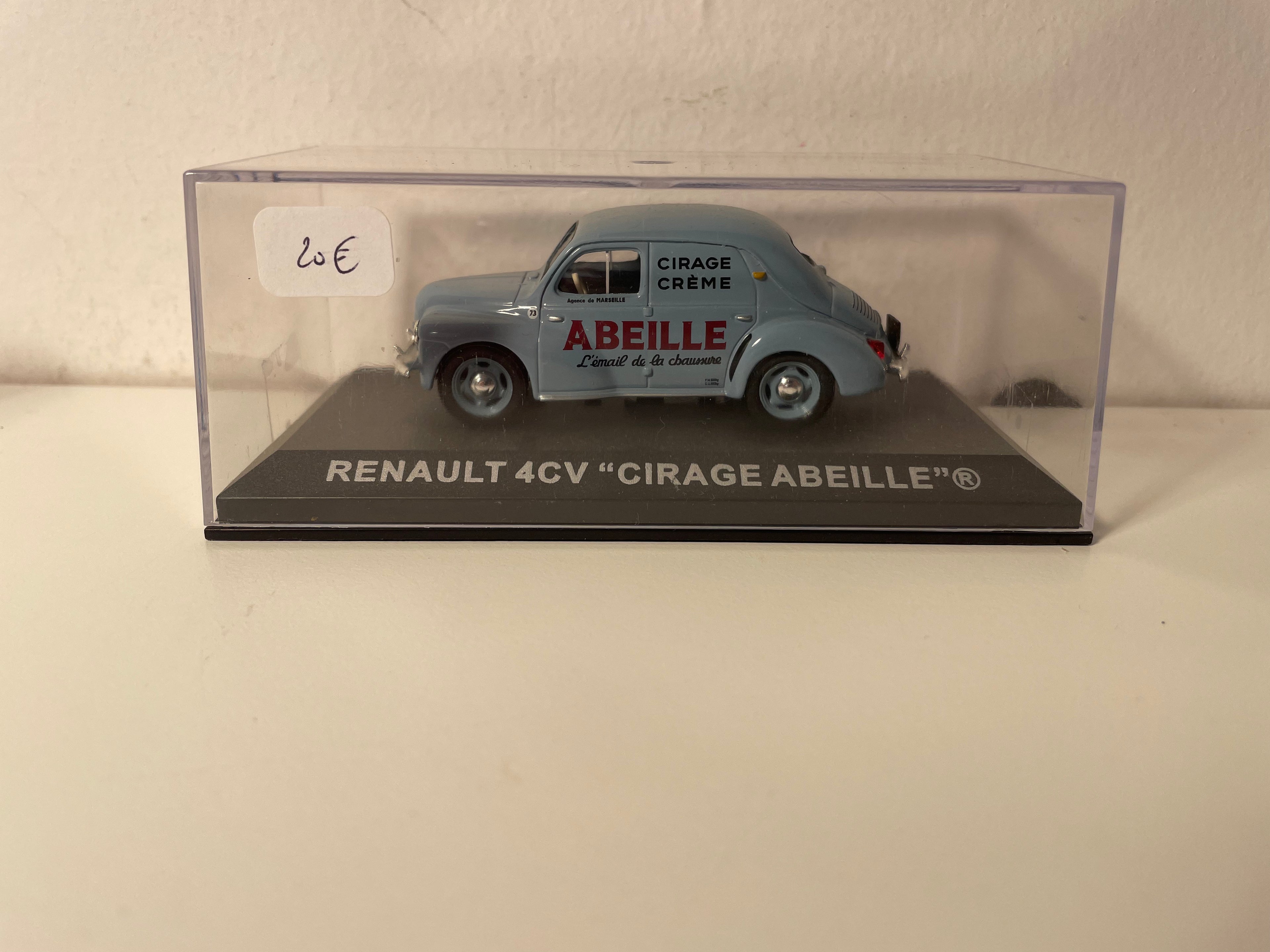 Renault 4 CV gris - Publicidad sobre el betún ABEILLE