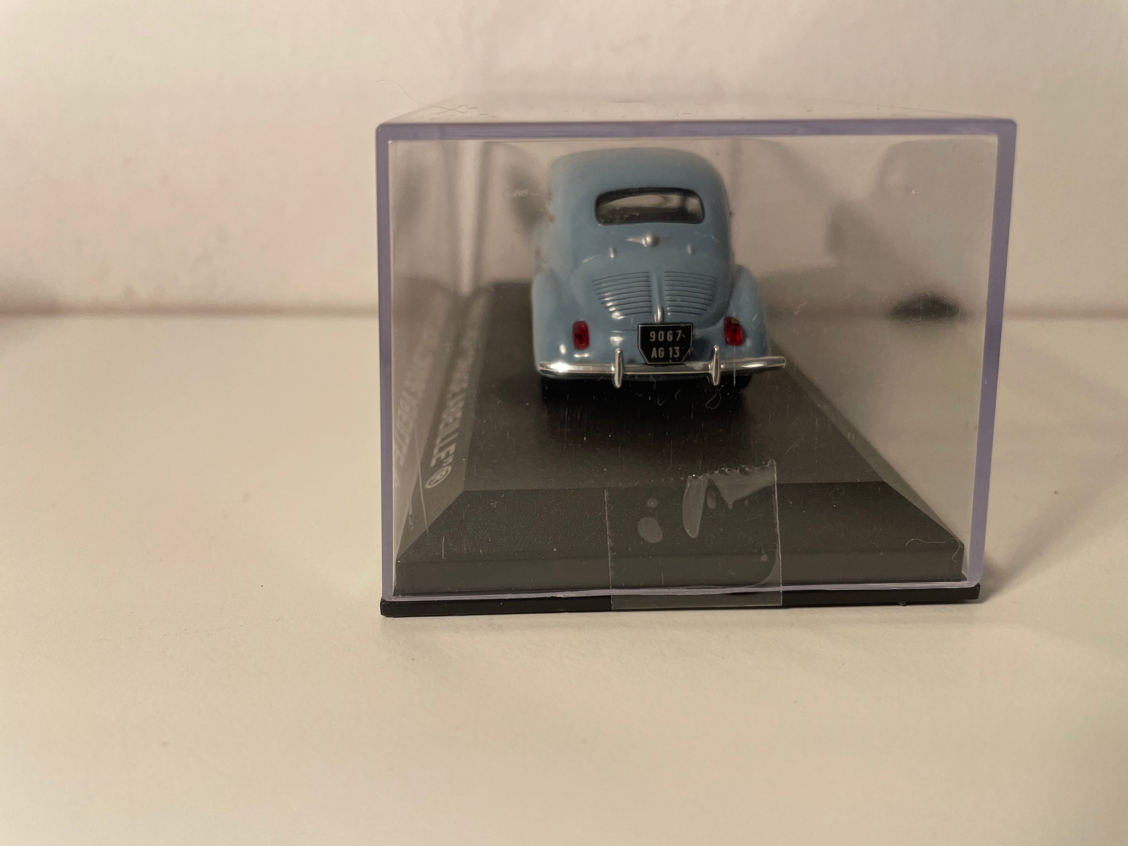 Renault 4 CV gris - Publicidad sobre el betún ABEILLE