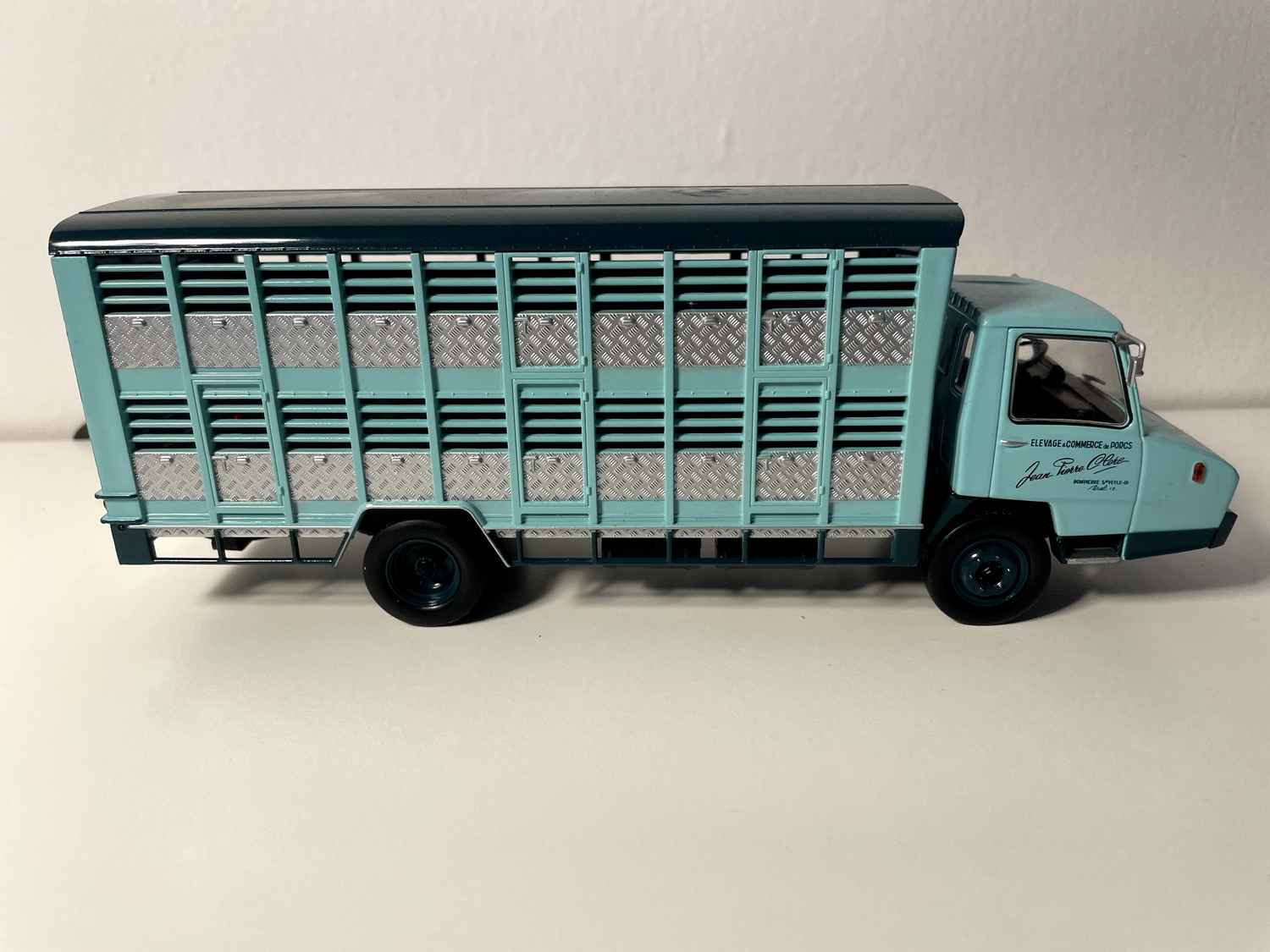Camion Berliet Stradair 10 cochonnière vert et gris
