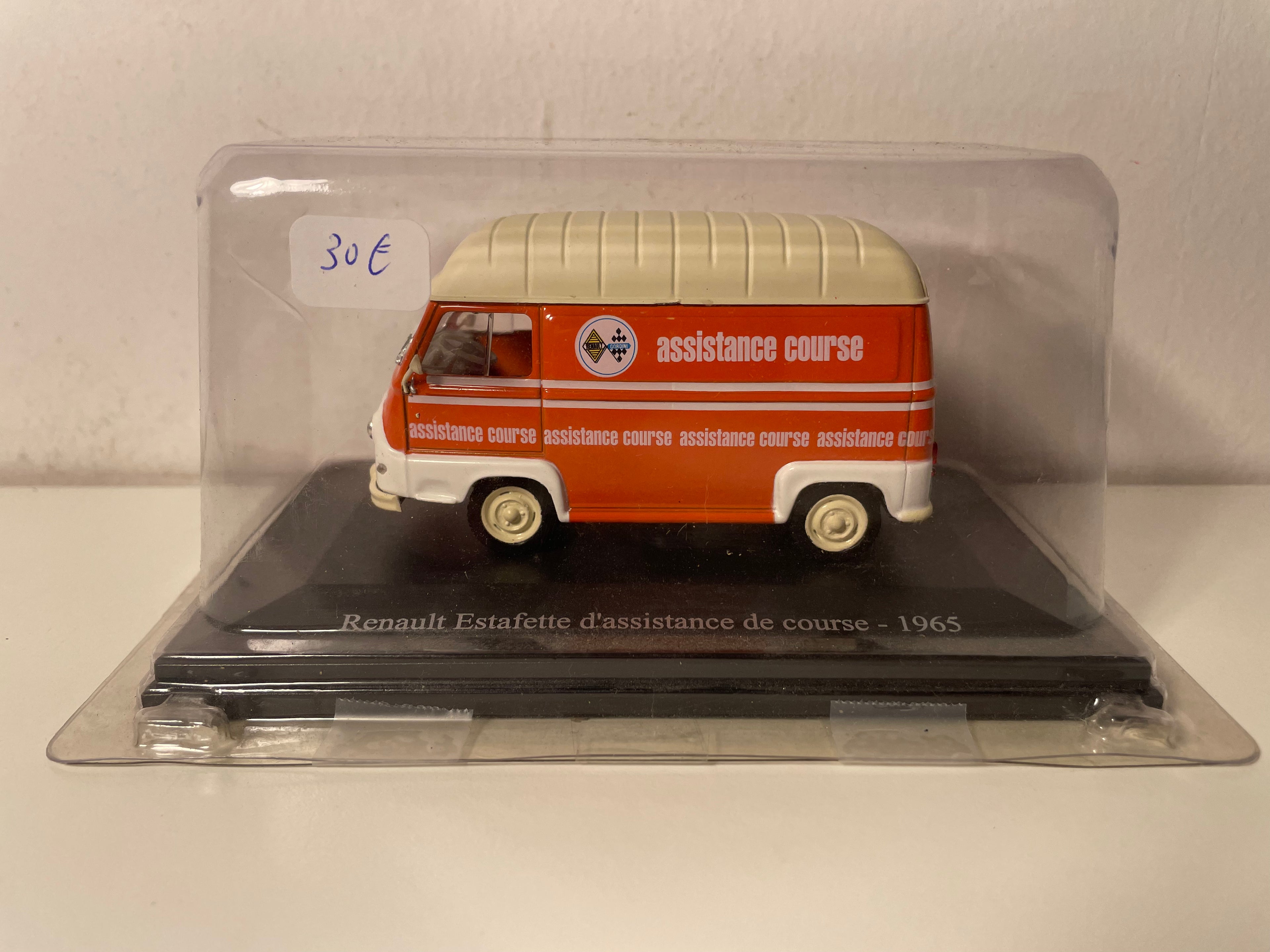 Renault estafette d'assistance de course orange et toit crème de 1965