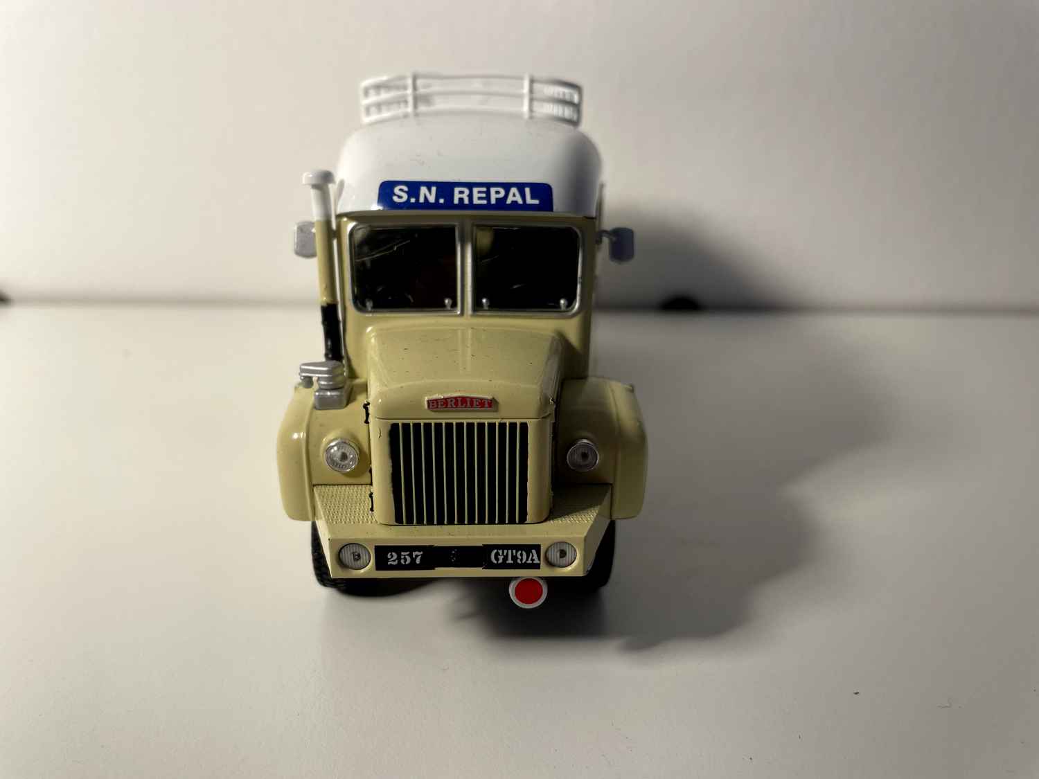 Auto Berliet GBC 8 M 6x6 brong an wäiss S.N. REPAL - Sammlung Hachette