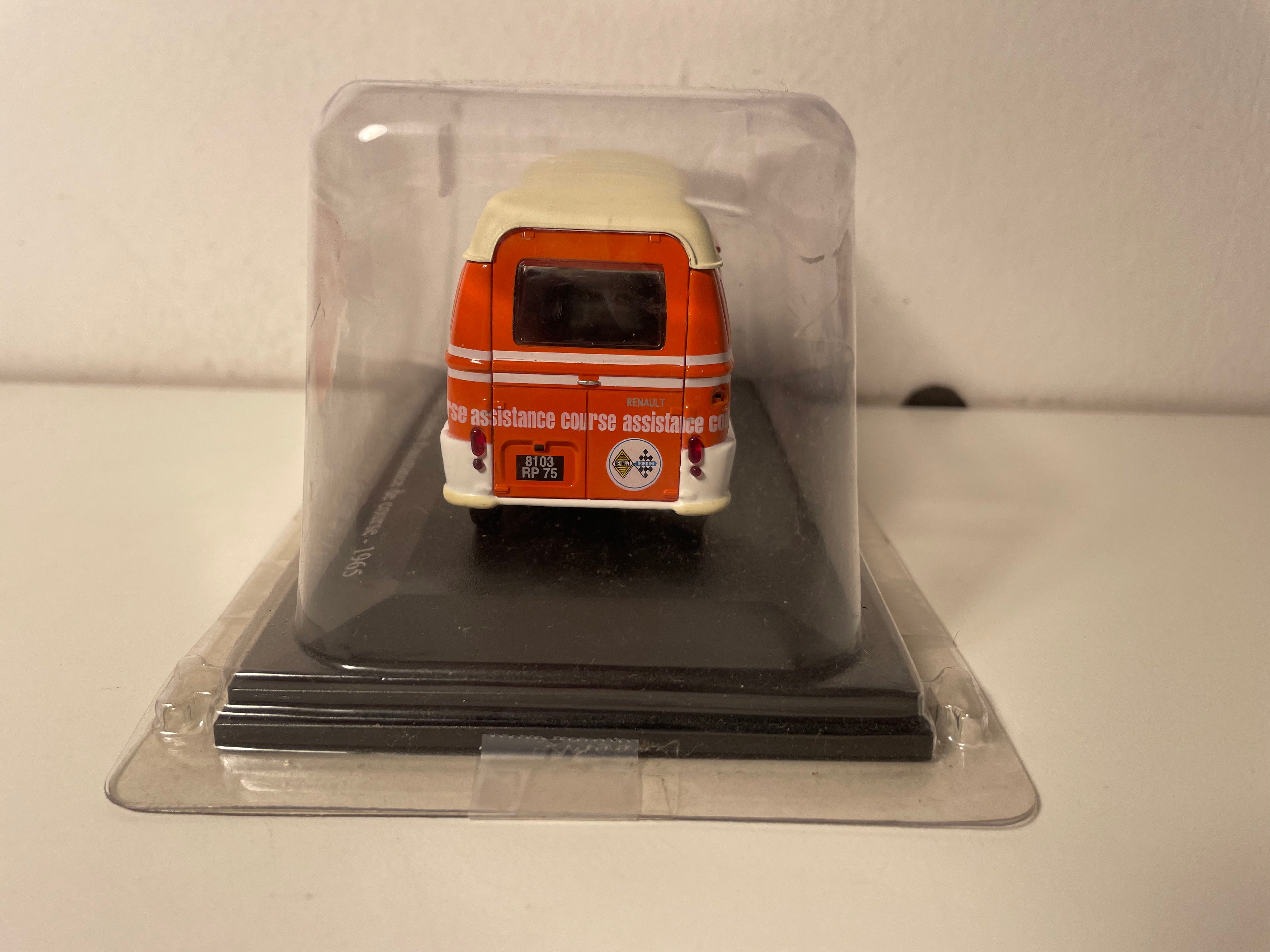 Renault estafette d'assistance de course orange et toit crème de 1965