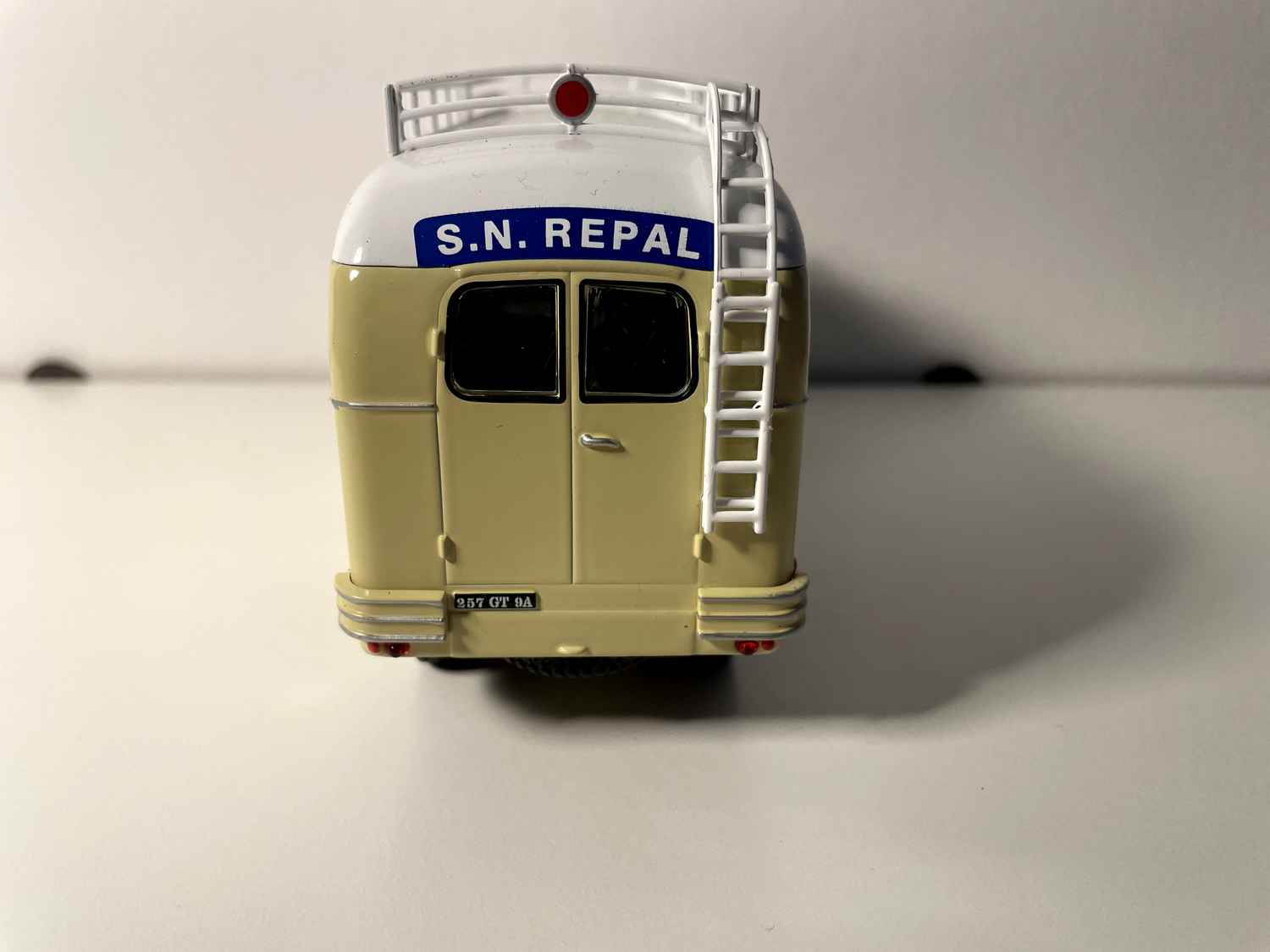 Auto Berliet GBC 8 M 6x6 brong an wäiss S.N. REPAL - Sammlung Hachette
