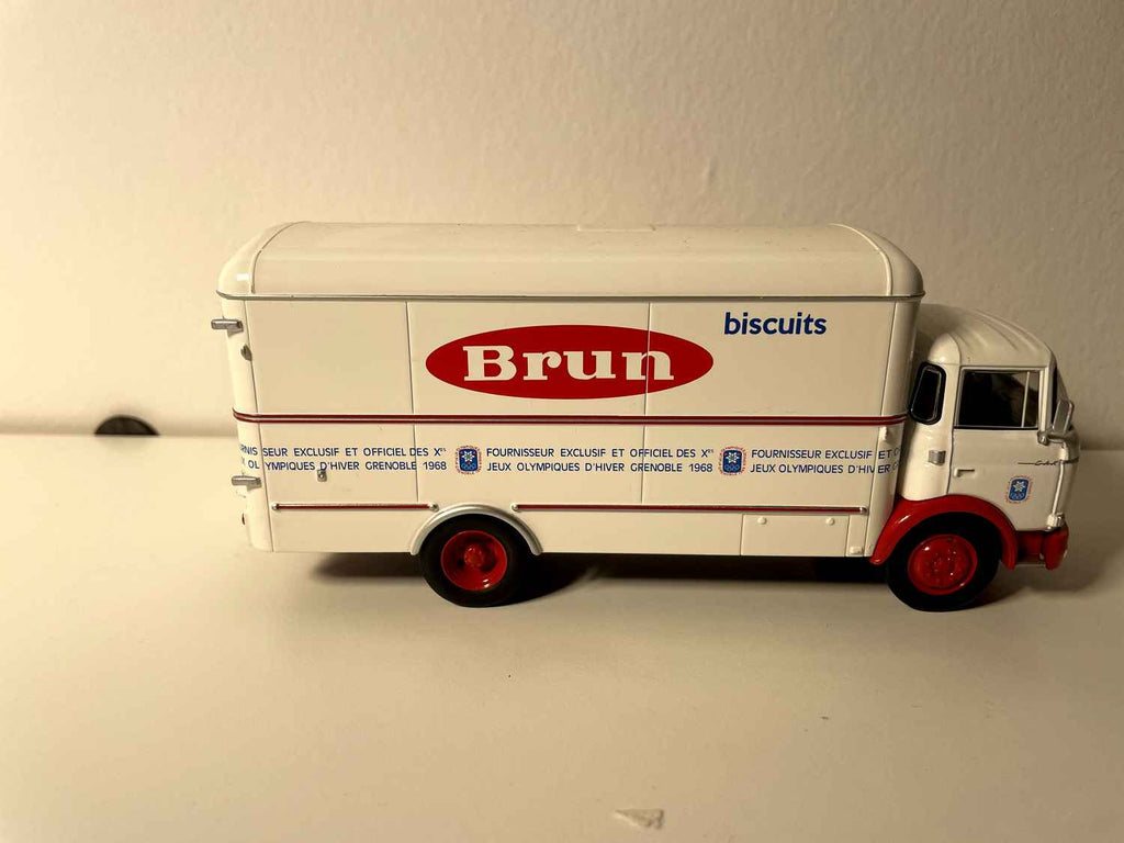 Camion Berliet GAK Fourgon blanc - Biscuits BRUN