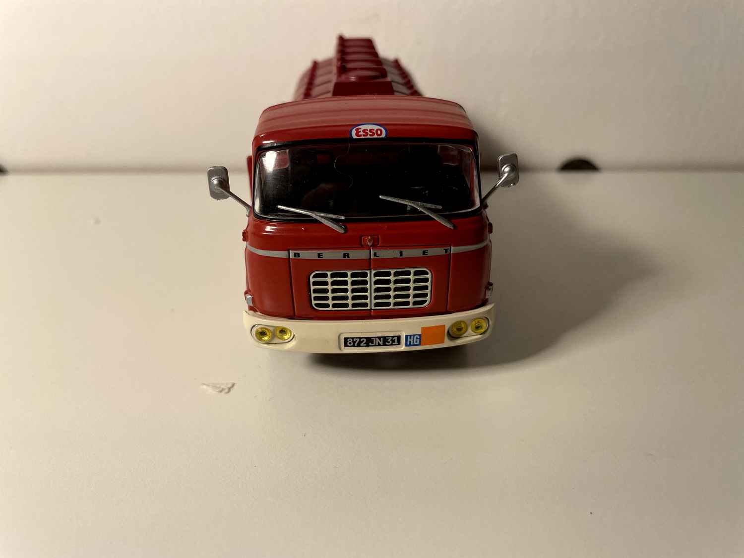 Camion citerne Berliet GAK 5 rouge foncé Produits Pétroliers ESSO (avec blister et avec carton)