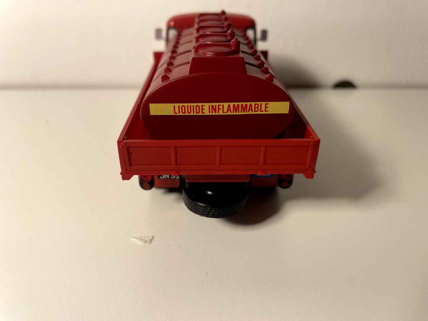 Camion citerne Berliet GAK 5 rouge foncé Produits Pétroliers ESSO (avec blister et avec carton)