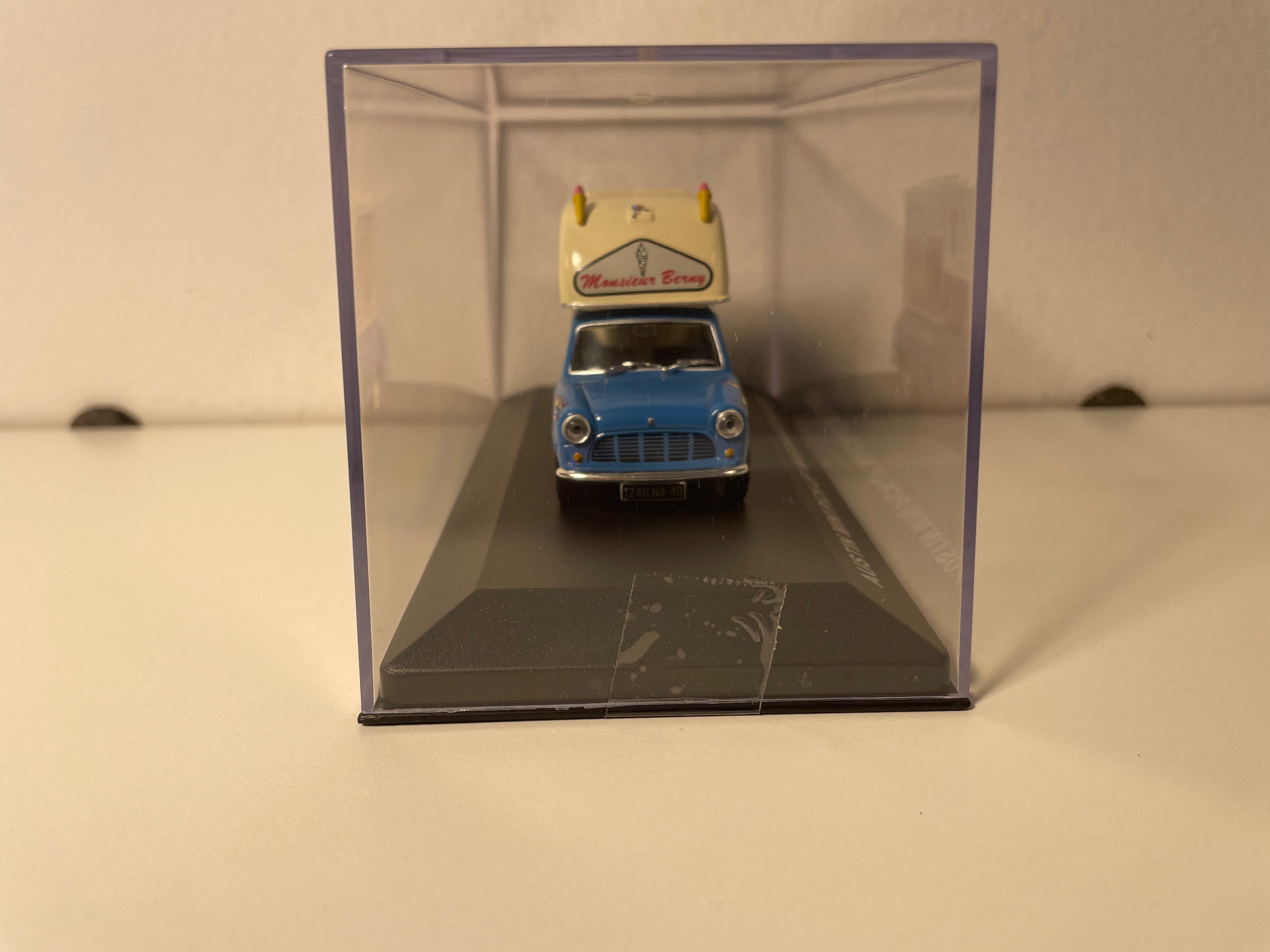 Austin mini pick-up bleu et beige "Marchand de glaces"