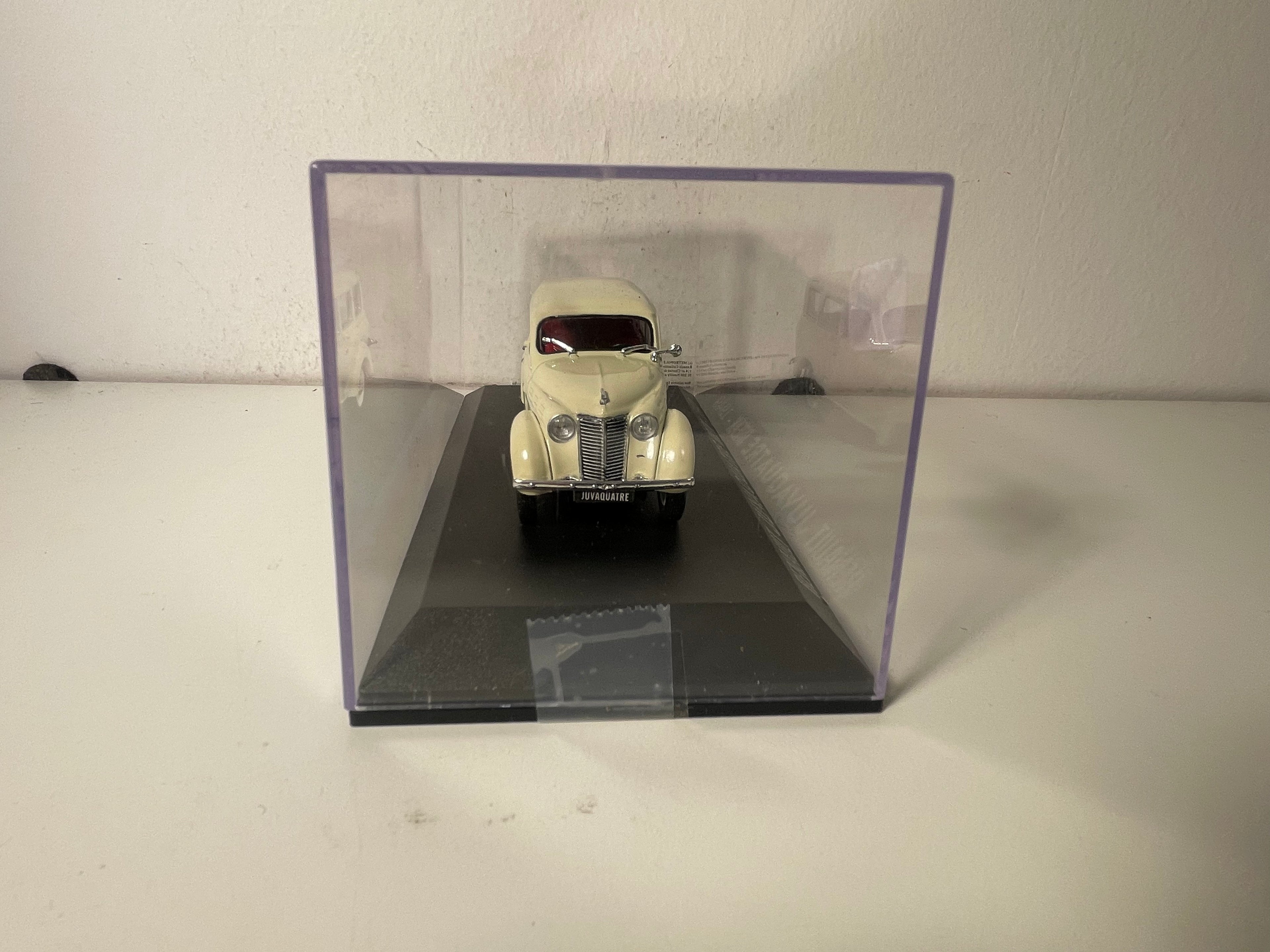 1949 Renault Juvaquatre Creme Kombi