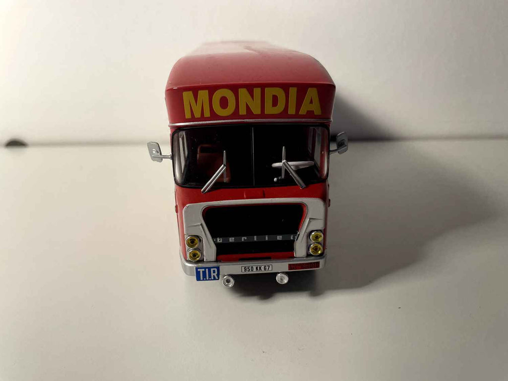 Camion Berliet GBK 6 rouge et gris Déménagements MONDIA Strasbourg - Paris