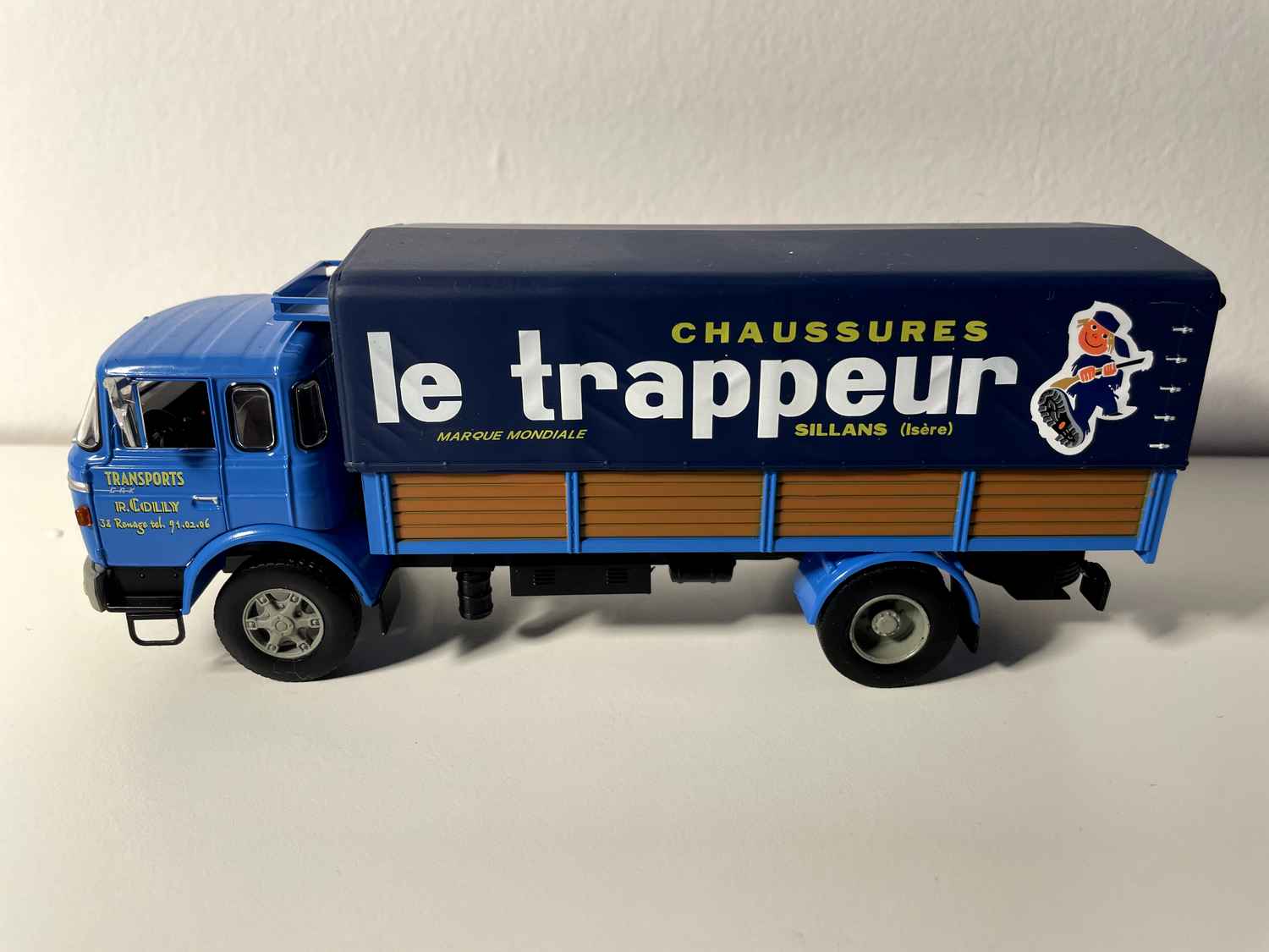 Camion Berliet GRK 10 bleu - chaussures Le Trappeur