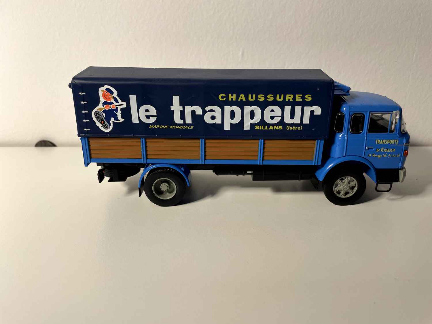 Camion Berliet GRK 10 bleu - chaussures Le Trappeur