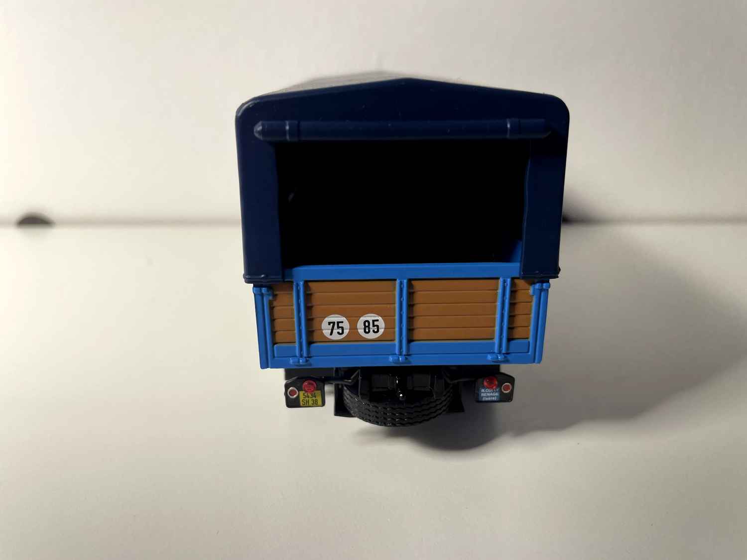 Camion Berliet GRK 10 bleu - chaussures Le Trappeur