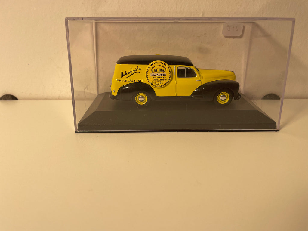 Peugeot 203 fourgonnette jaune et noire - Publicité "CACHOU LAJAUNIE"