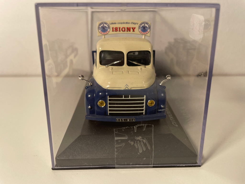 Citroën U23 blu e beige con pubblicità ISIGNY SAINTE-MERE (camion del latte)