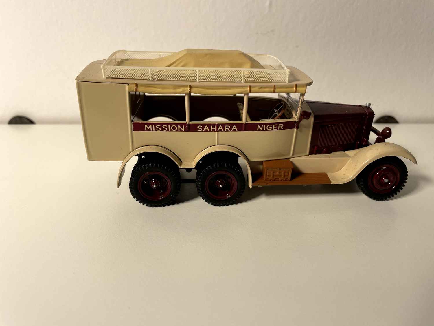 Camion Berliet VPD 6x4 marron / mission Sahara - Niger