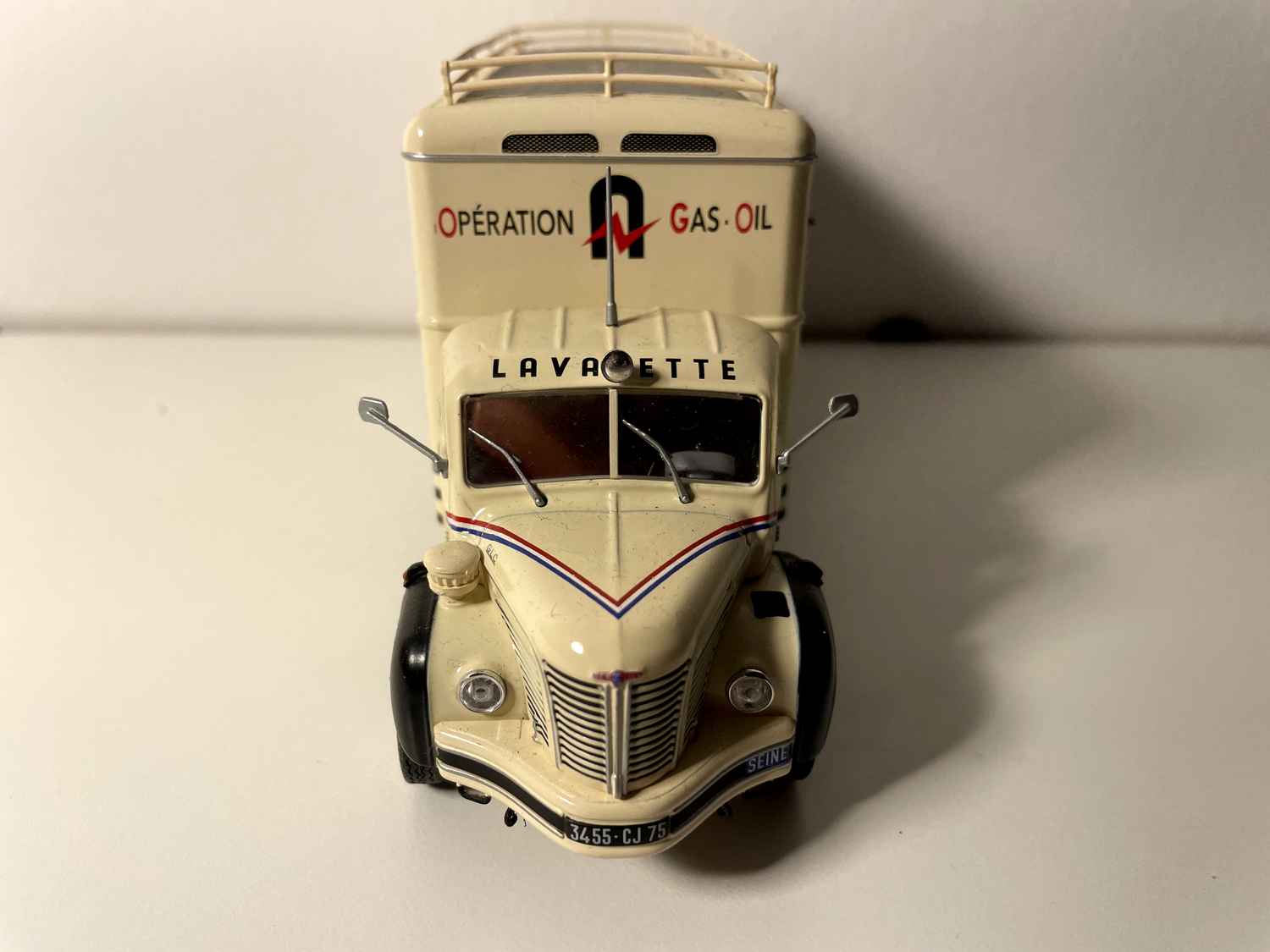 Camión Berliet GLC 6 OKAPI beige LAVALETTE BOSCH con 6 ventanas (con blister y cartón)