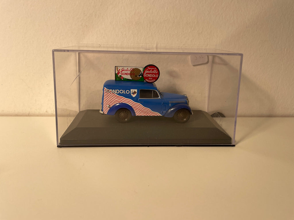 Renault Dauphinoise bleue - Publicité sur les gâteaux GONDOLO