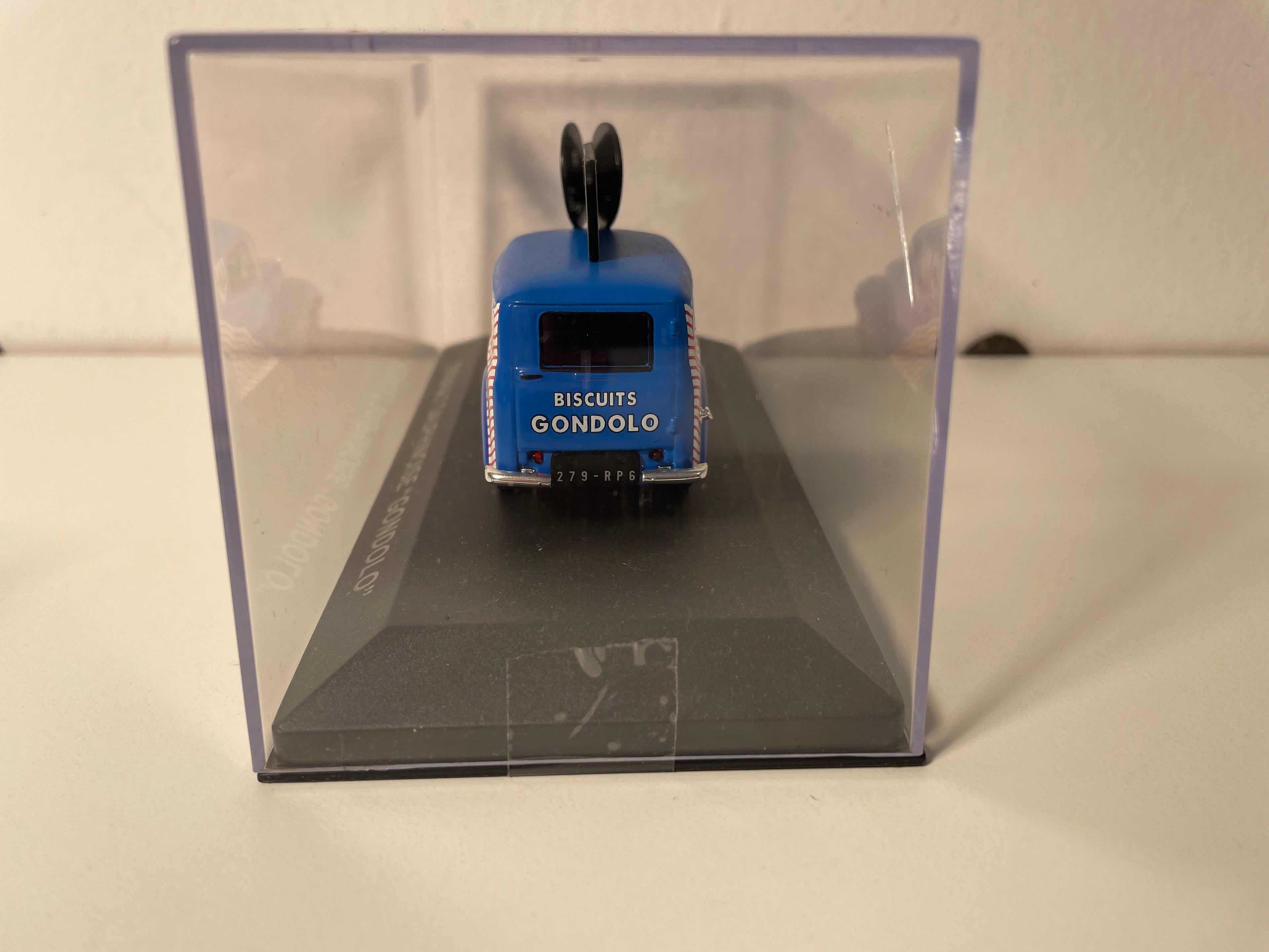 Renault Dauphinoise bleue - Publicité sur les gâteaux GONDOLO