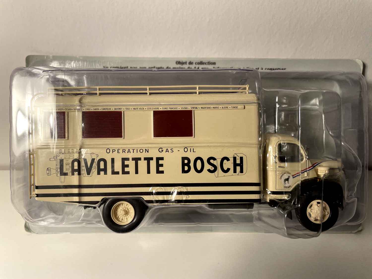 Camión Berliet GLC 6 OKAPI beige LAVALETTE BOSCH con 6 ventanas (con blister y cartón)