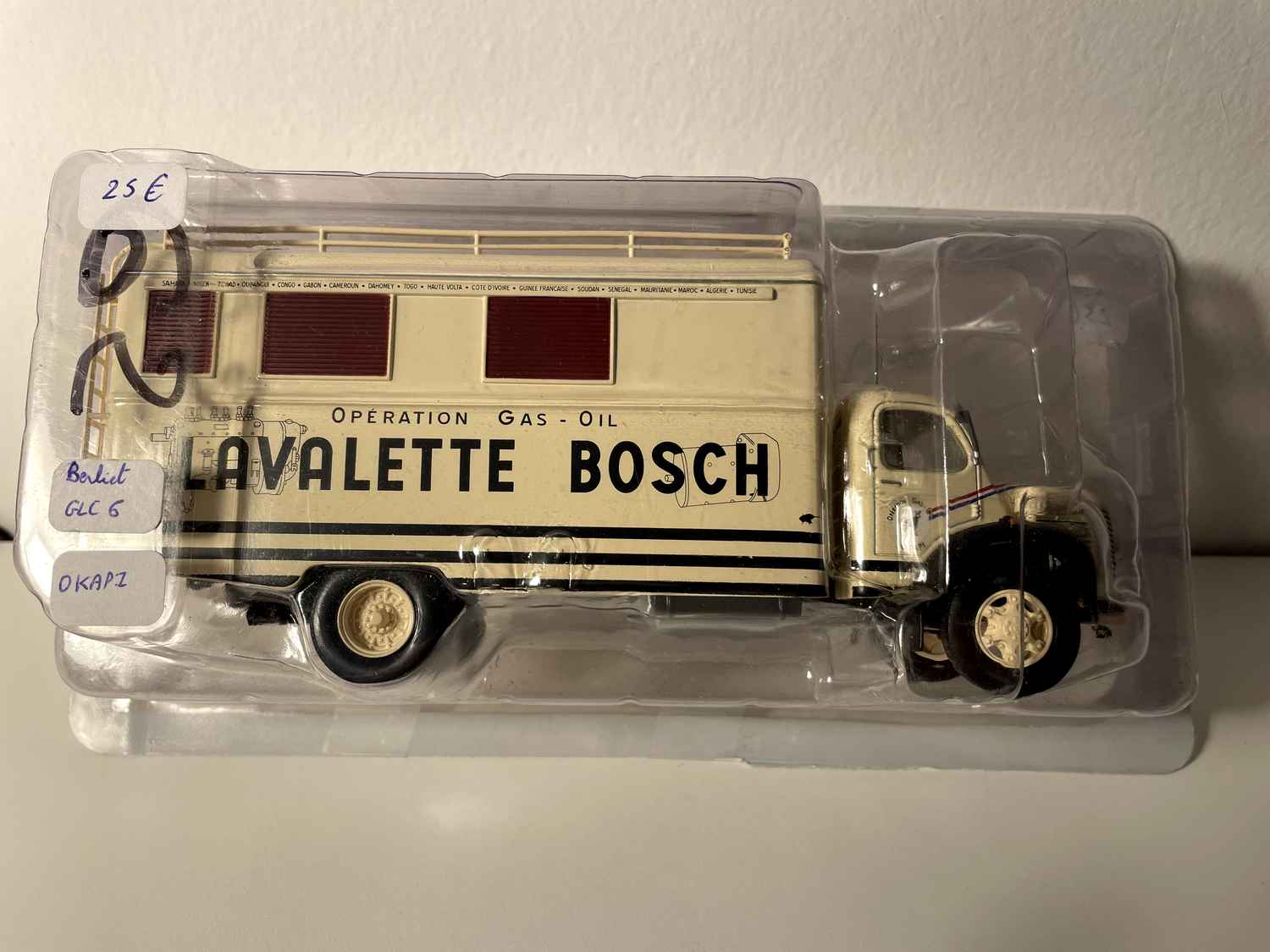 Camión Berliet GLC 6 OKAPI beige LAVALETTE BOSCH con 6 ventanas (con blister pero sin la caja)
