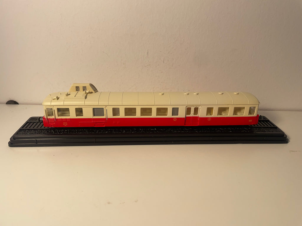 Autorail (micheline) X-3800 "PICASSO" de 1950 (Échelle HO - 1/87ème)