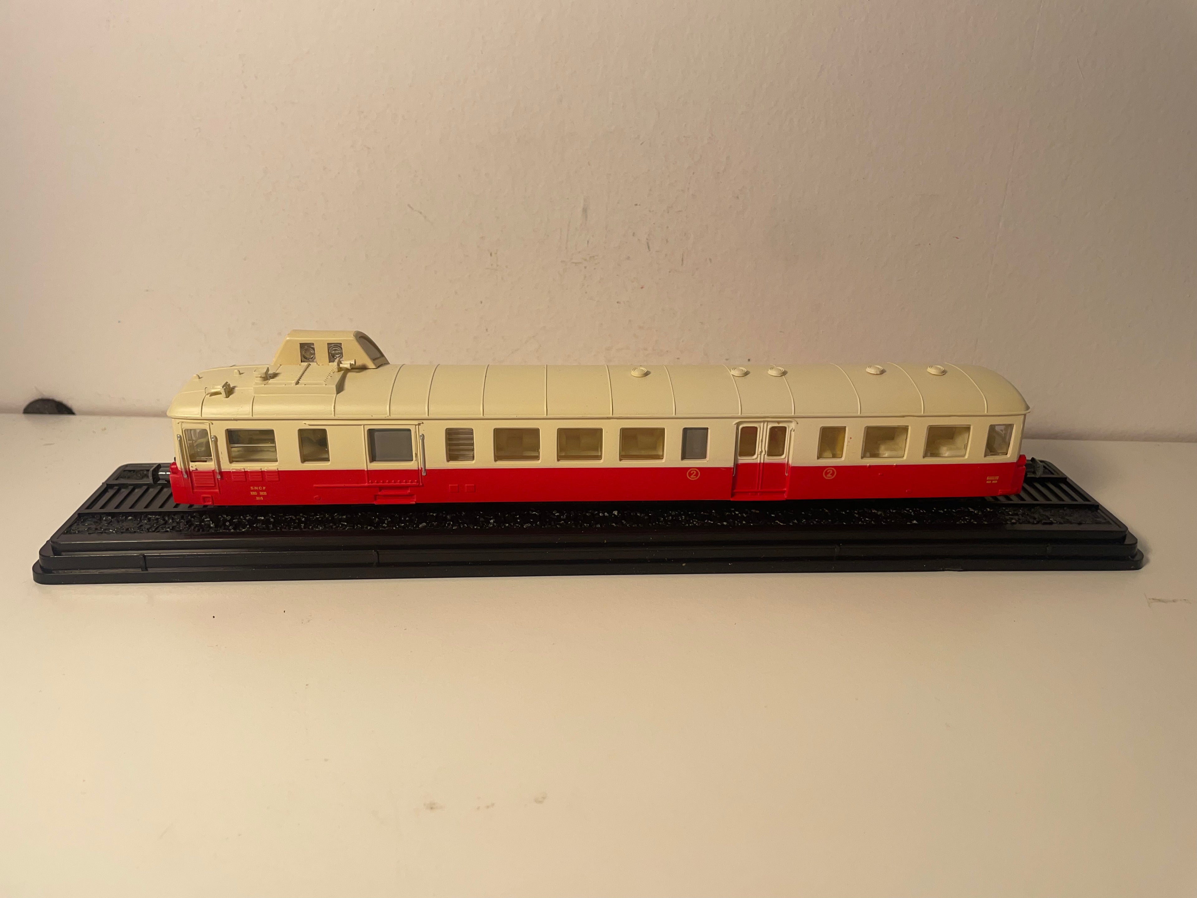 Autorail (micheline) X-3800 "PICASSO" de 1950 (Échelle HO - 1/87ème)