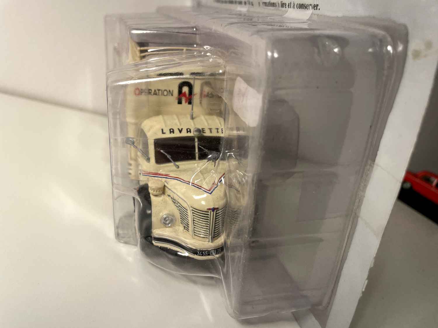 Camión Berliet GLC 6 OKAPI beige LAVALETTE BOSCH con 6 ventanas (con blister pero sin la caja)