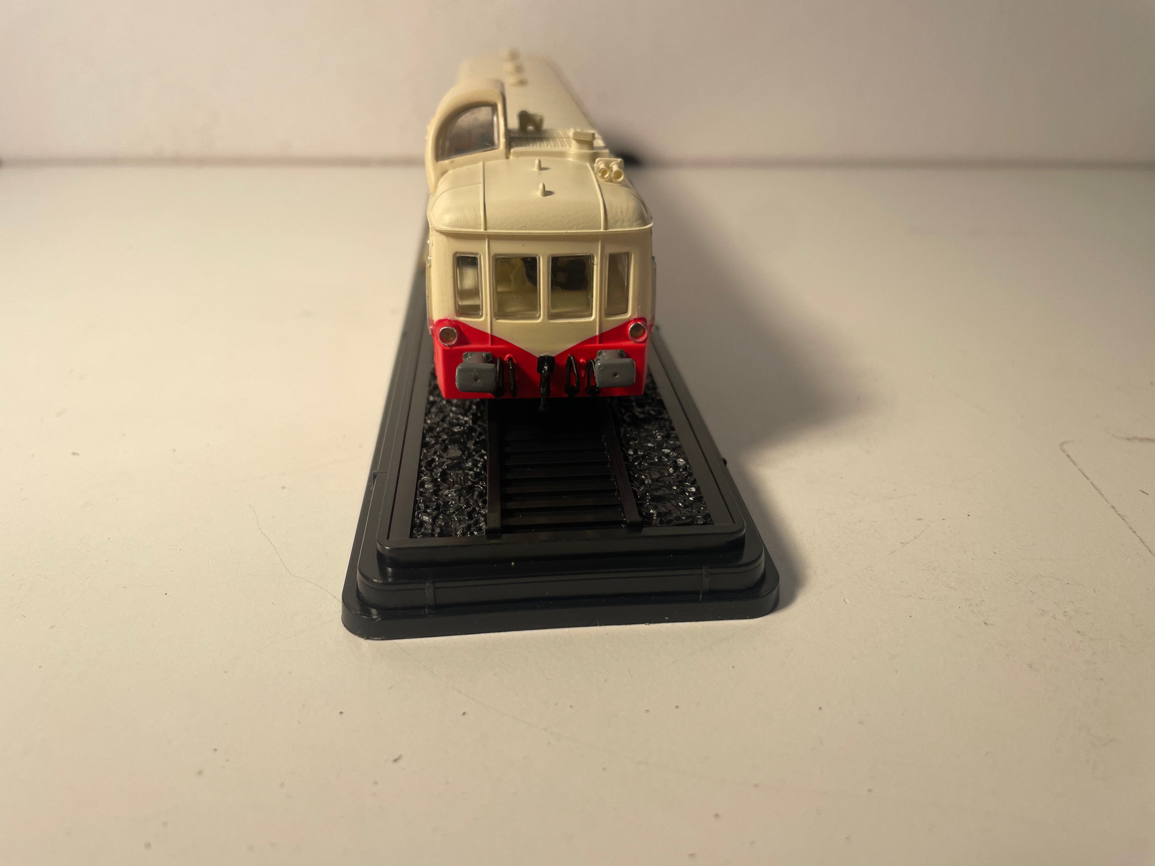 Autorail (micheline) X-3800 "PICASSO" de 1950 (Échelle HO - 1/87ème)