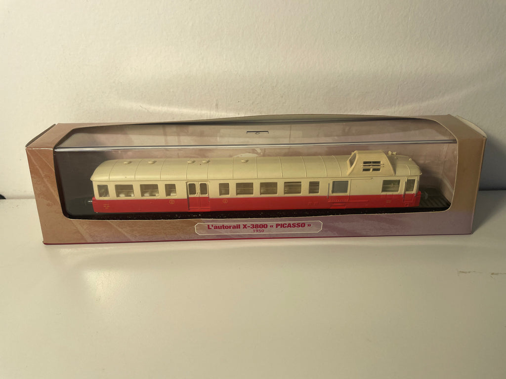 Autorail (micheline) X-3800 "PICASSO" de 1950 (Échelle HO - 1/87ème)