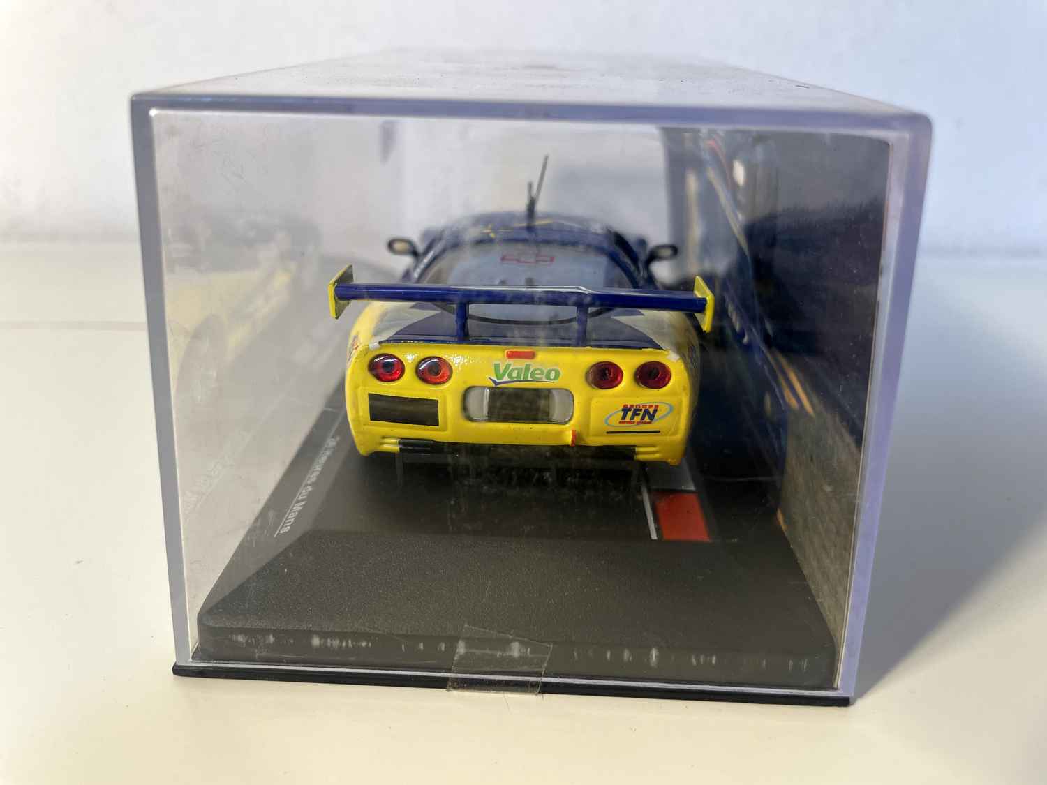 Niebiesko-żółty Chevrolet Corvette C5R numer 72 (24-godzinny wyścig Le Mans 2006)