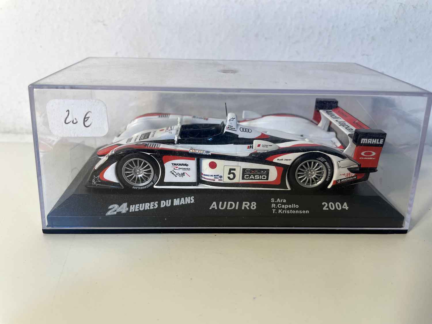 Audi R8 branco número 5 (24 Horas de Le Mans de 2004)