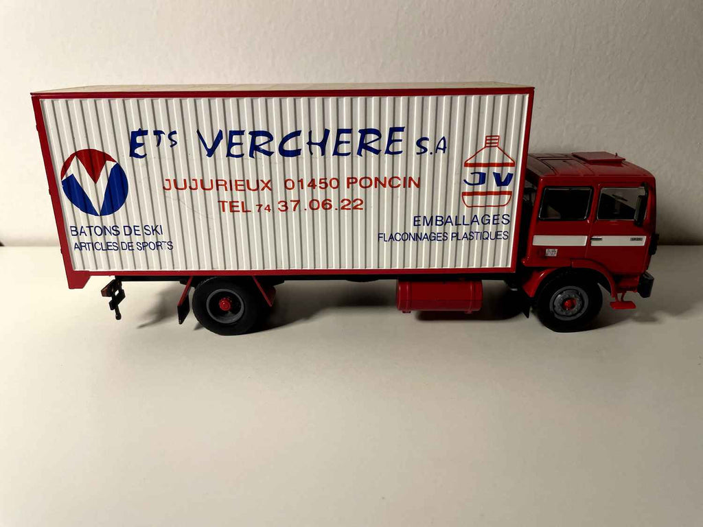 Kamion Berliet GR 231 czerwony i biały - Transporty Etablissement Verchère S.A.