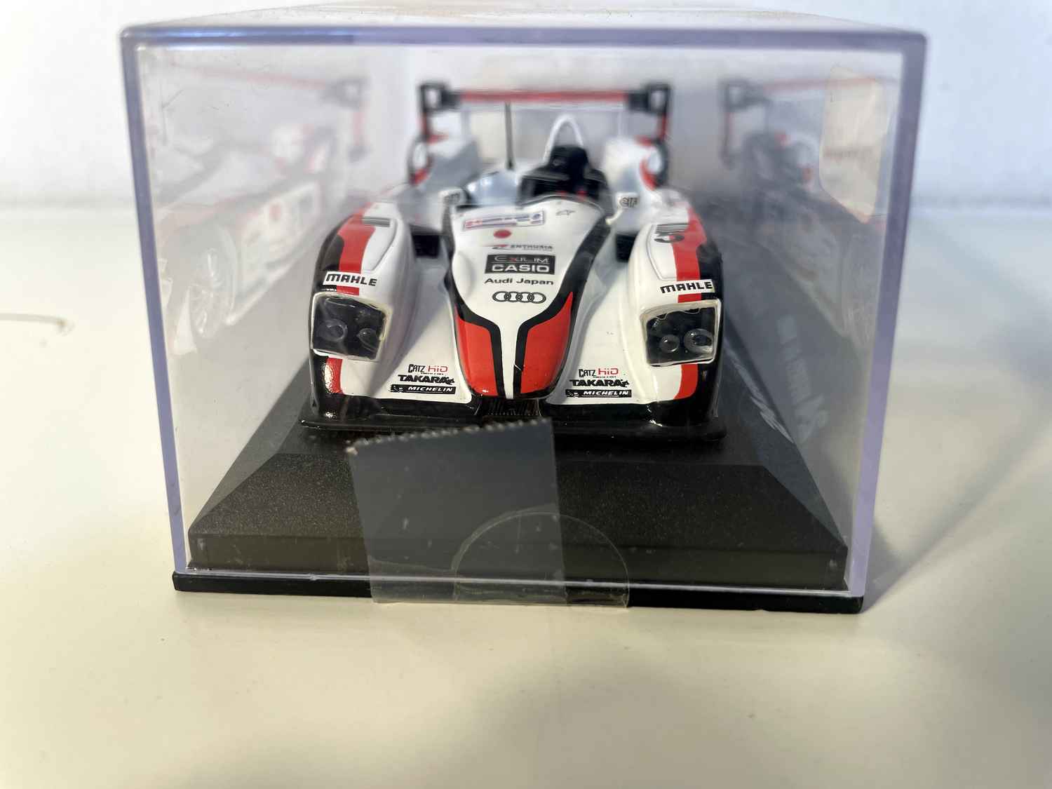 Audi R8 branco número 5 (24 Horas de Le Mans de 2004)