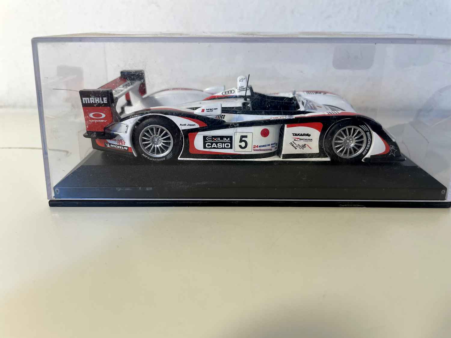 Audi R8 branco número 5 (24 Horas de Le Mans de 2004)