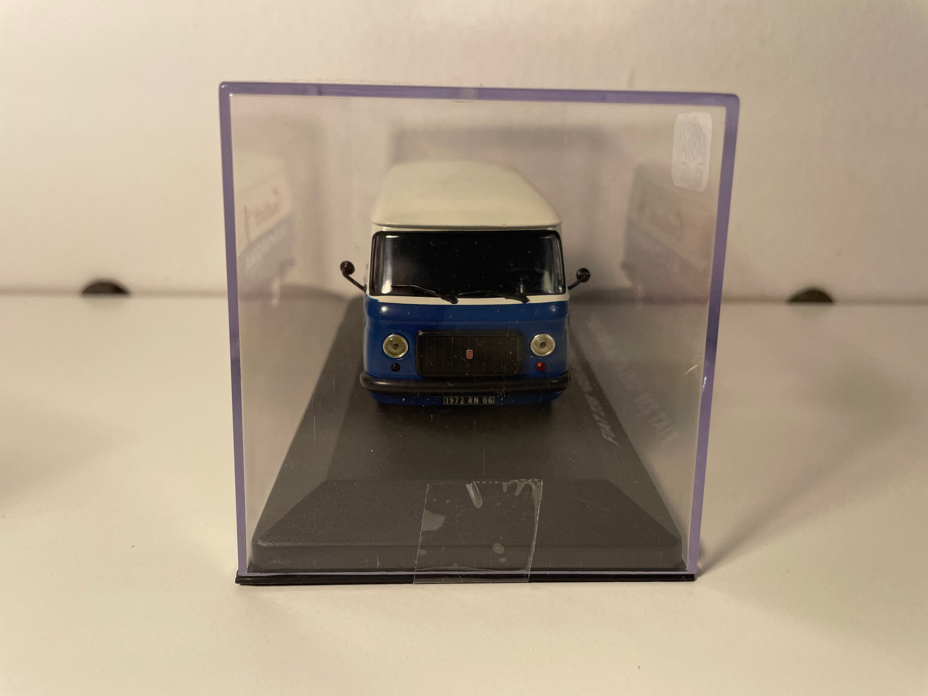 Fiat 238 bleu et beige? - Publicité GELATI ALEMAGNA (confiserie et glacerie italienne)