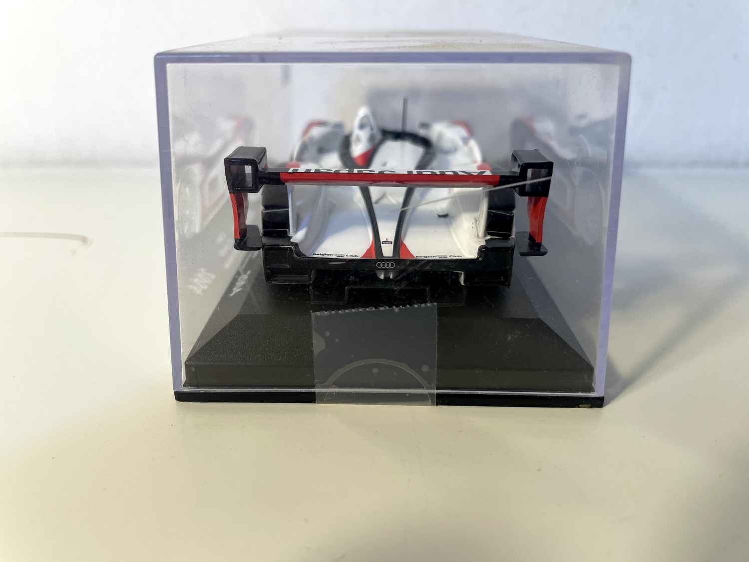 Audi R8 branco número 5 (24 Horas de Le Mans de 2004)