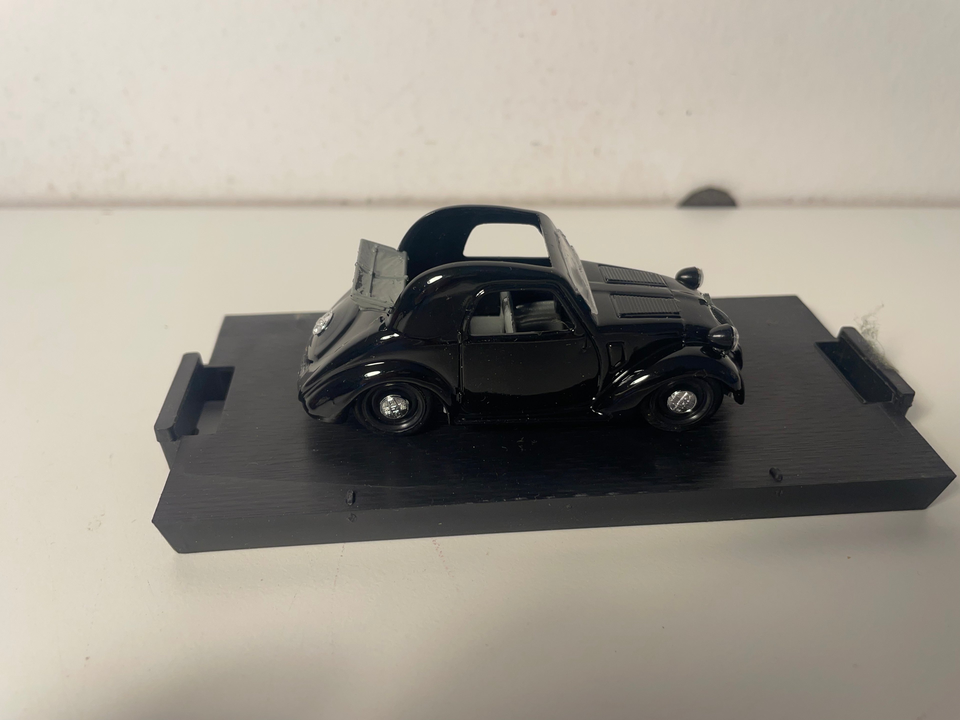 Simca 5 noire Aperta de 1956 - BRUMM référence R176-02