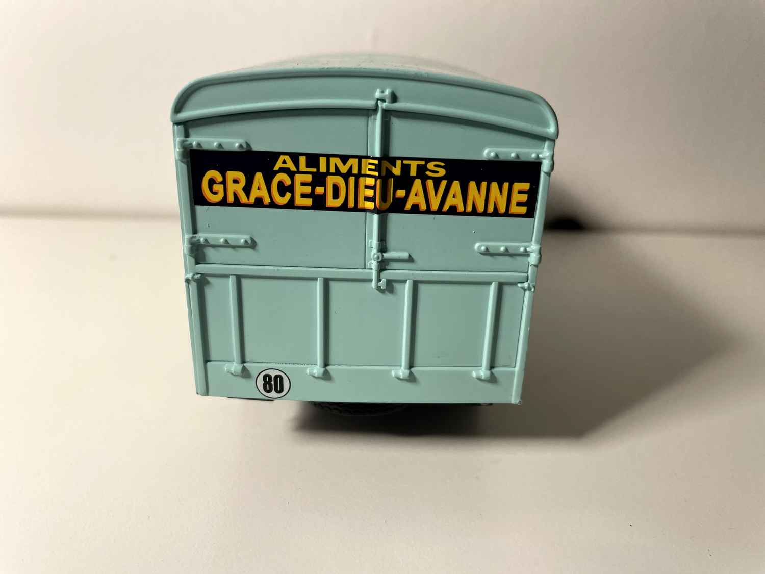 Camion Berliet GLR8 M2 vert pâle aliments  pour bétails - société GRACE-DIEU-AVANNE
