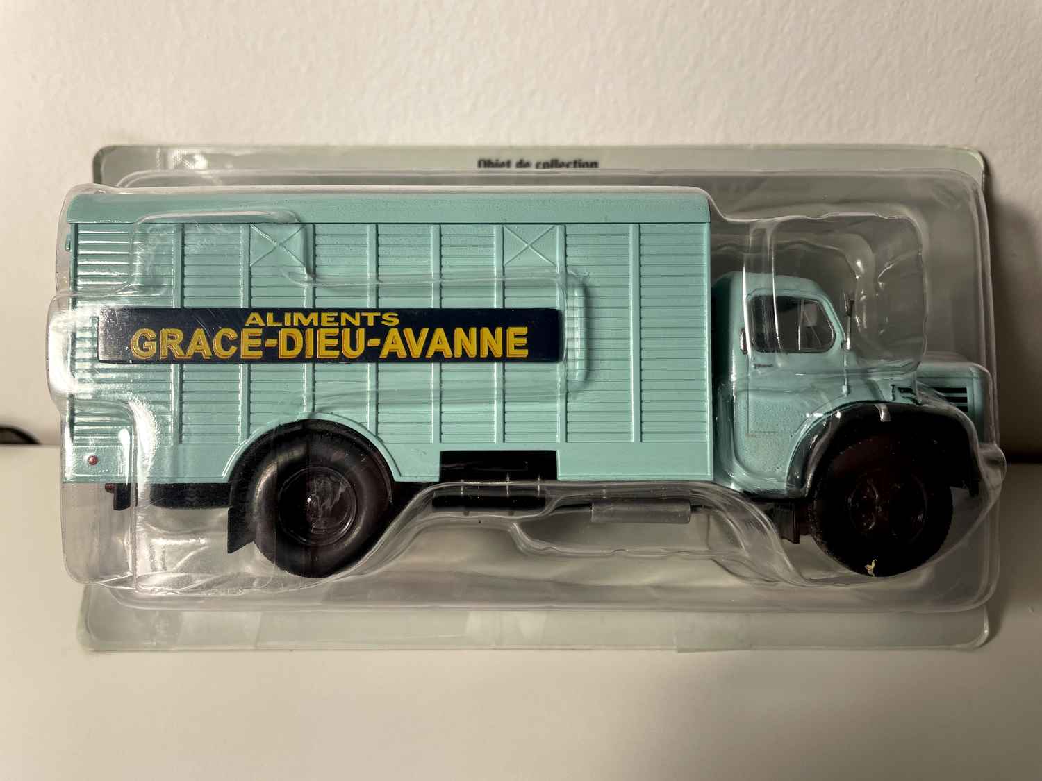 Camion Berliet GLR8 M2 vert pâle aliments  pour bétails - société GRACE-DIEU-AVANNE