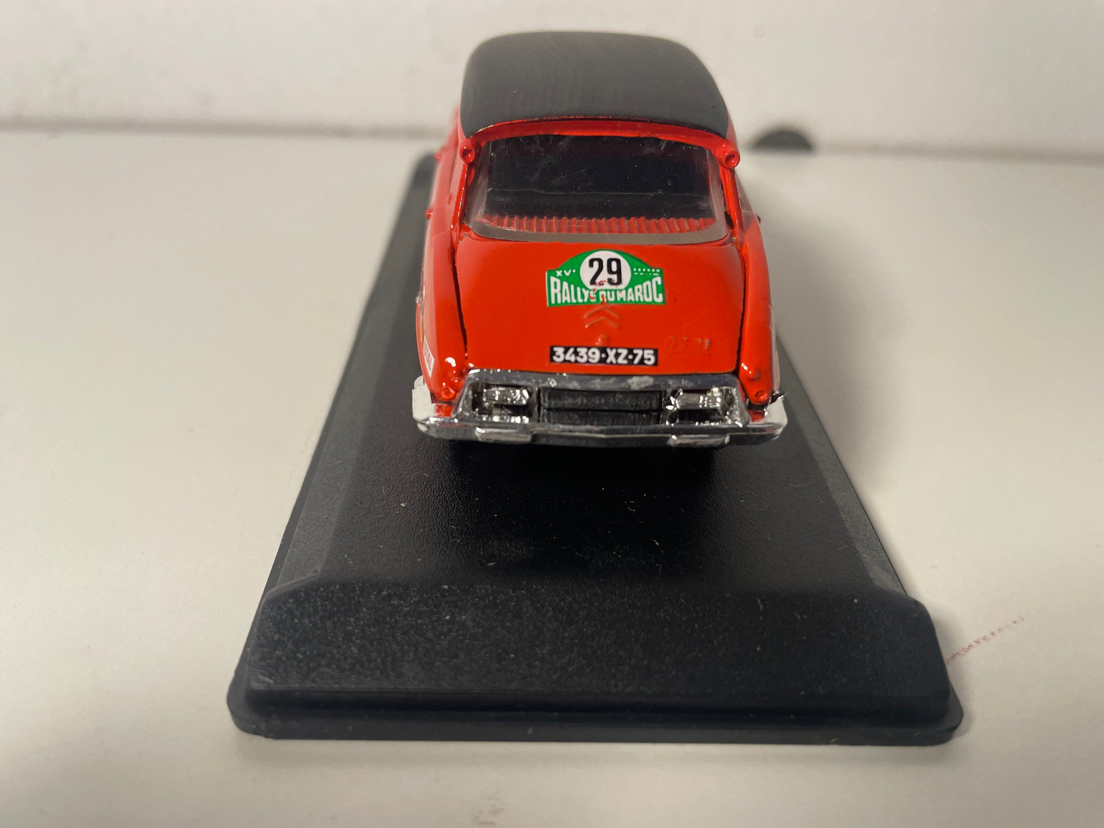 Citroën DS 21 orange et toit noir numéro 29 - rallye du Maroc - La compagnie européenne des collectionneurs référence V4392