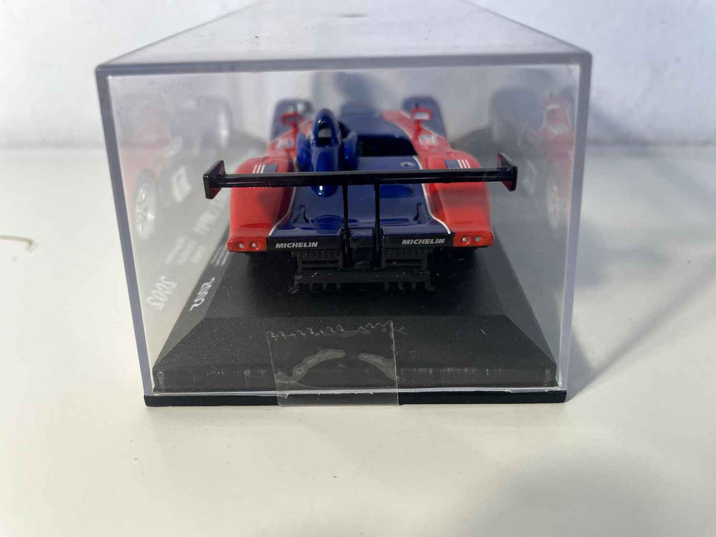 Panoz LMP01 Blau und rote Nummer 11 (24 Stunden von Le Mans aus dem Jahr 2002)