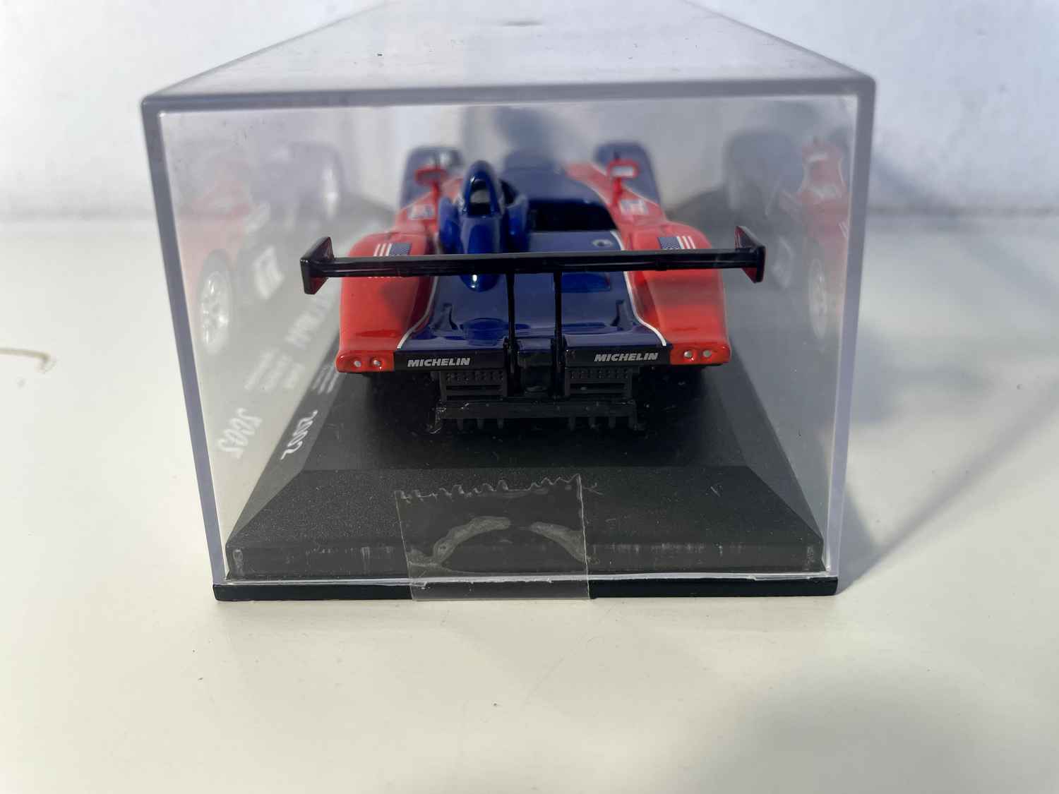 Panoz LMP01 azul e vermelho número 11 (24 Horas de Le Mans 2002)