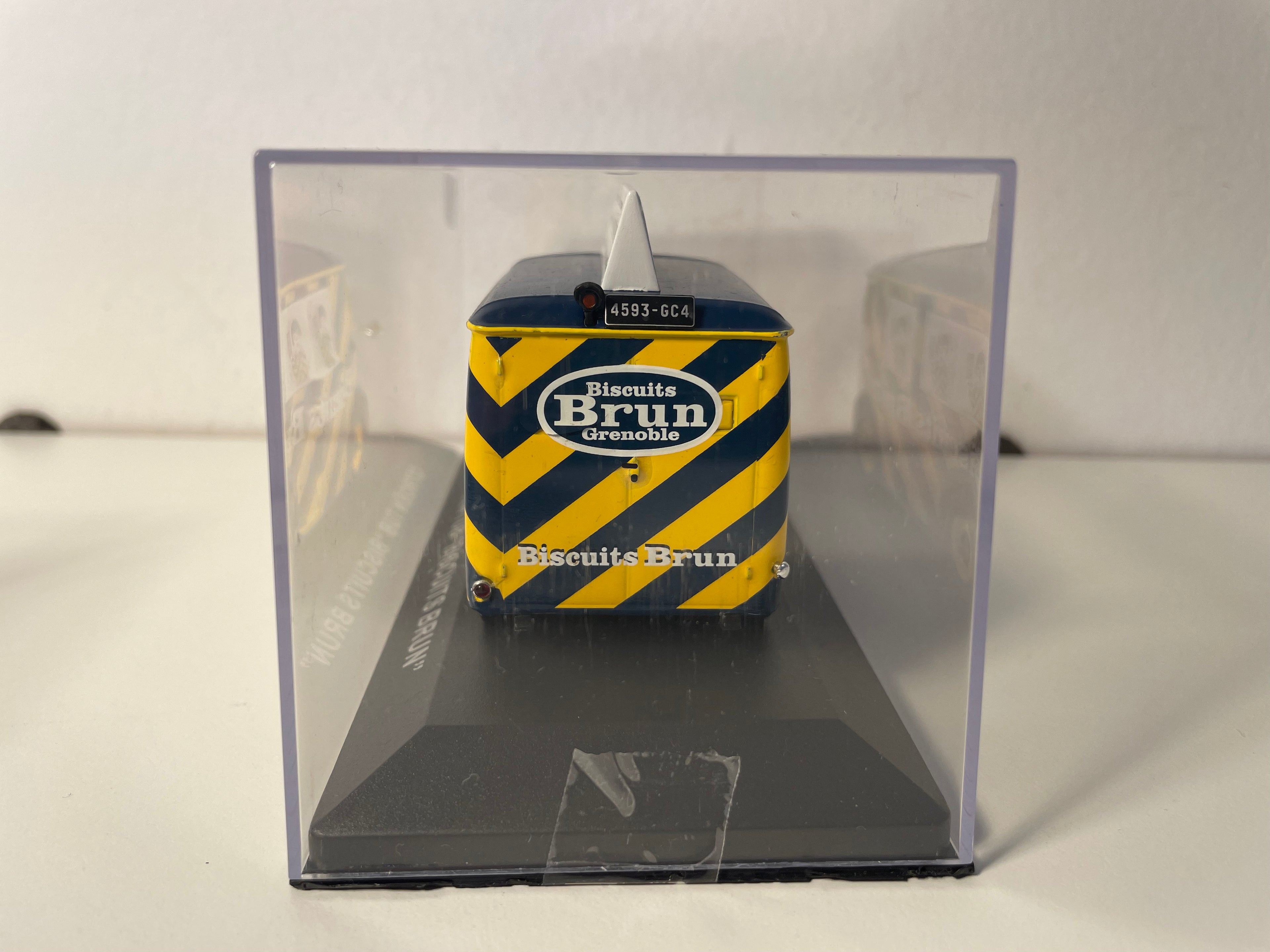 Citroën TUB gestreept blauw en geel - Advertentie voor BRUN koekjes