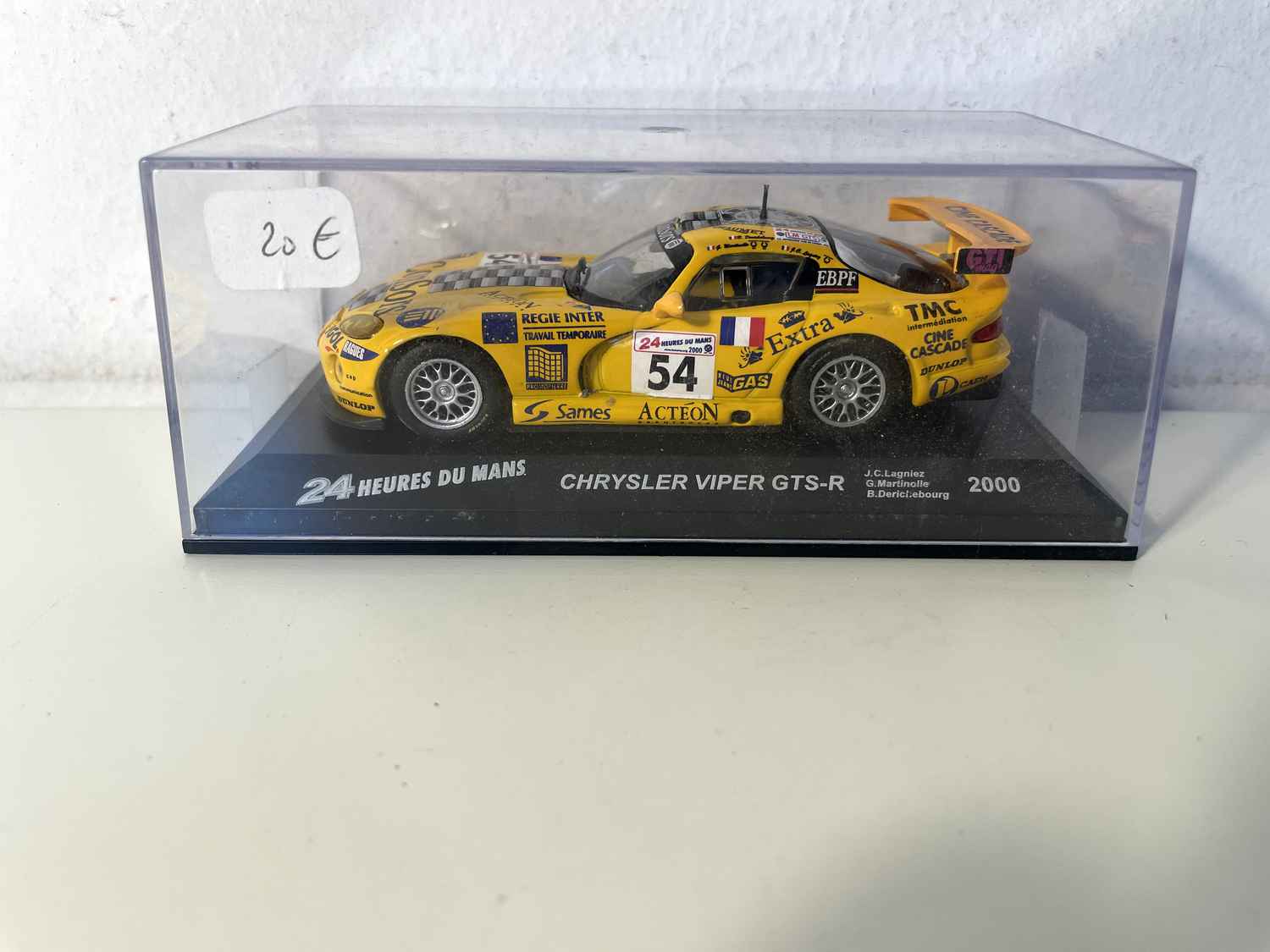 Żółty Chrysler Viper GTS-R numer 54 (24-godzinny wyścig Le Mans 2000)