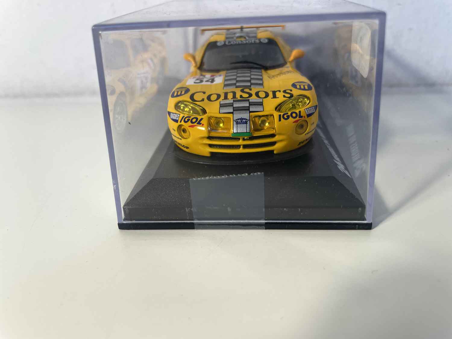 Żółty Chrysler Viper GTS-R numer 54 (24-godzinny wyścig Le Mans 2000)