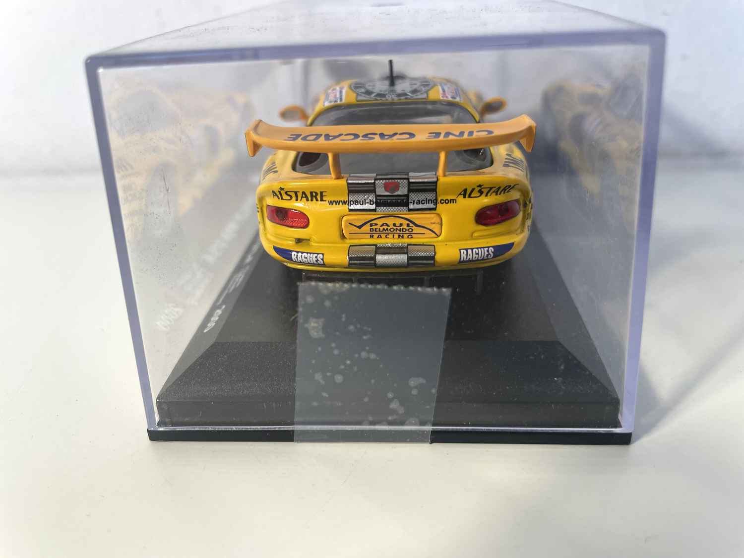 Żółty Chrysler Viper GTS-R numer 54 (24-godzinny wyścig Le Mans 2000)